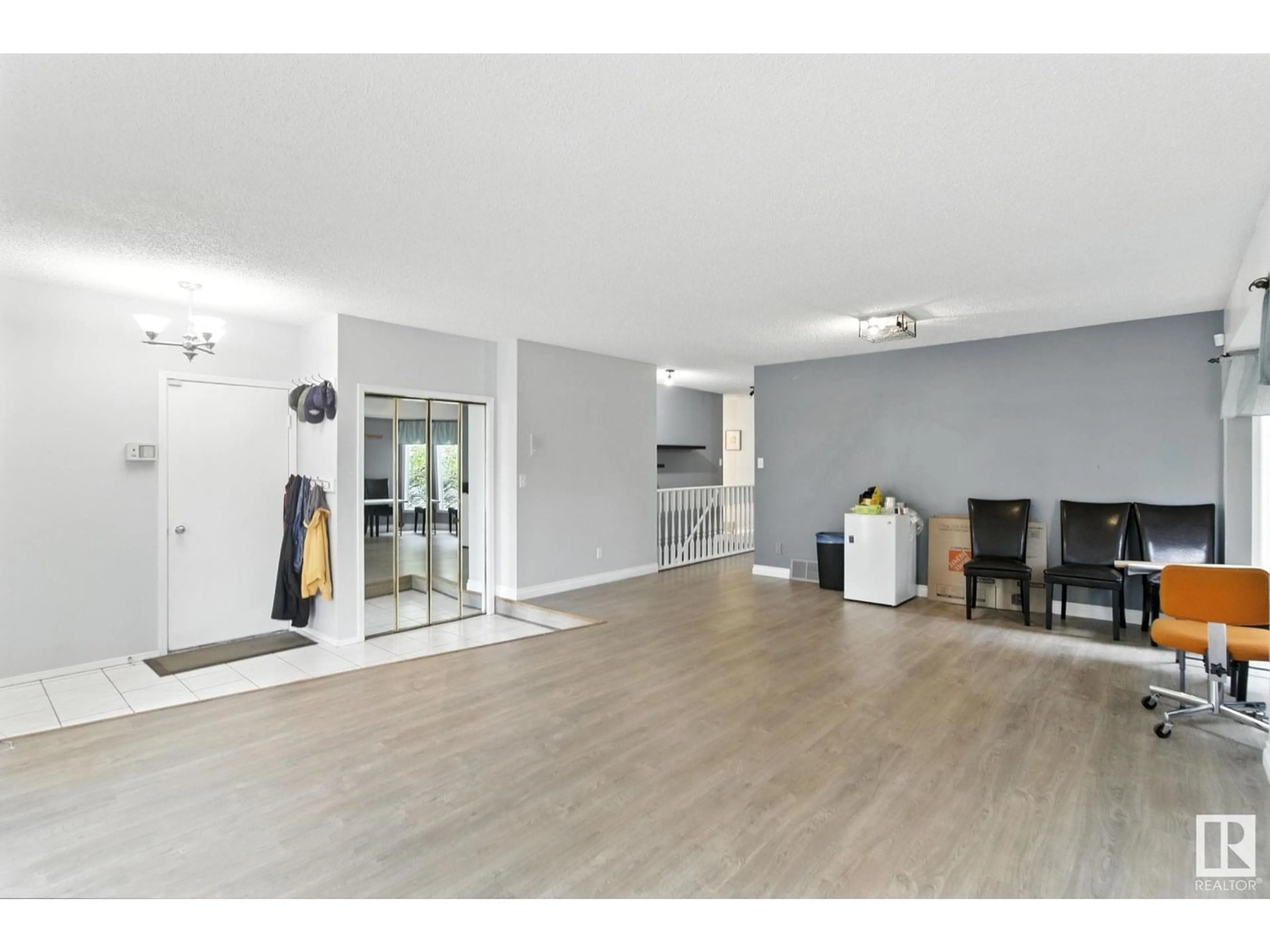 Unknown for 18008 61 AV, Edmonton Alberta T6M1T2
