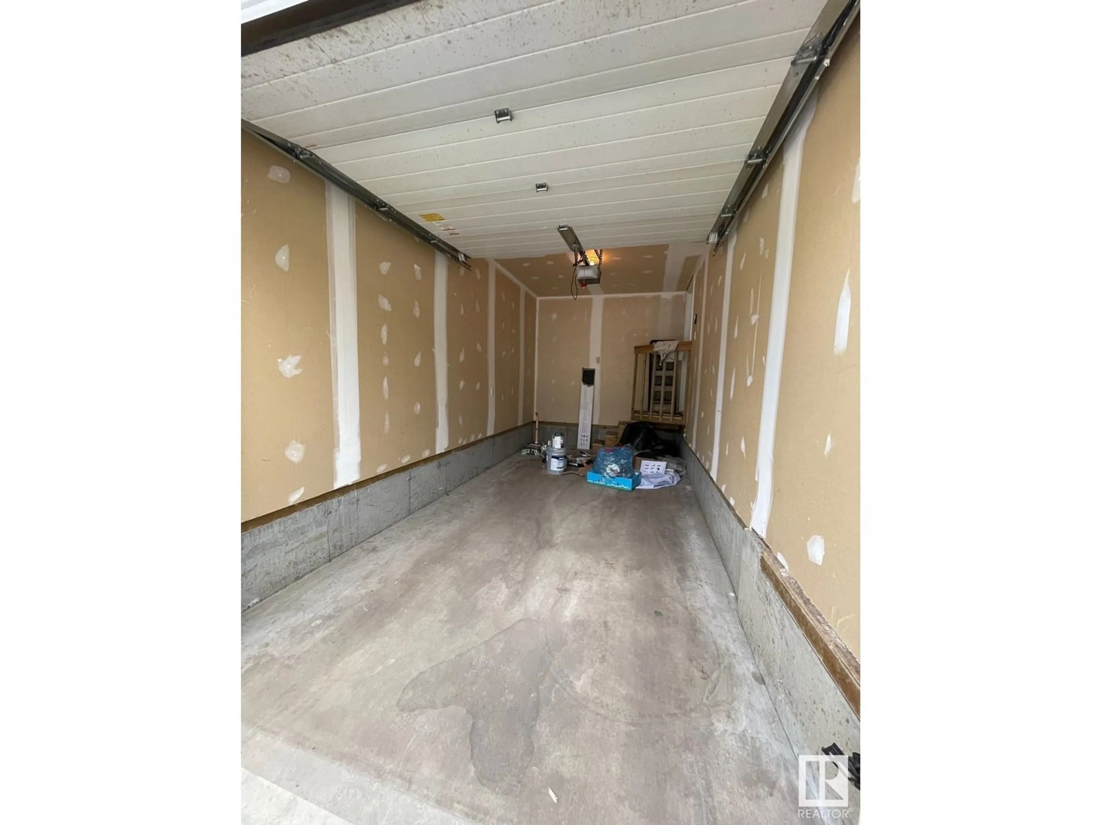 Indoor garage for 25 - 1820 34 AV, Edmonton Alberta T6T1Y9