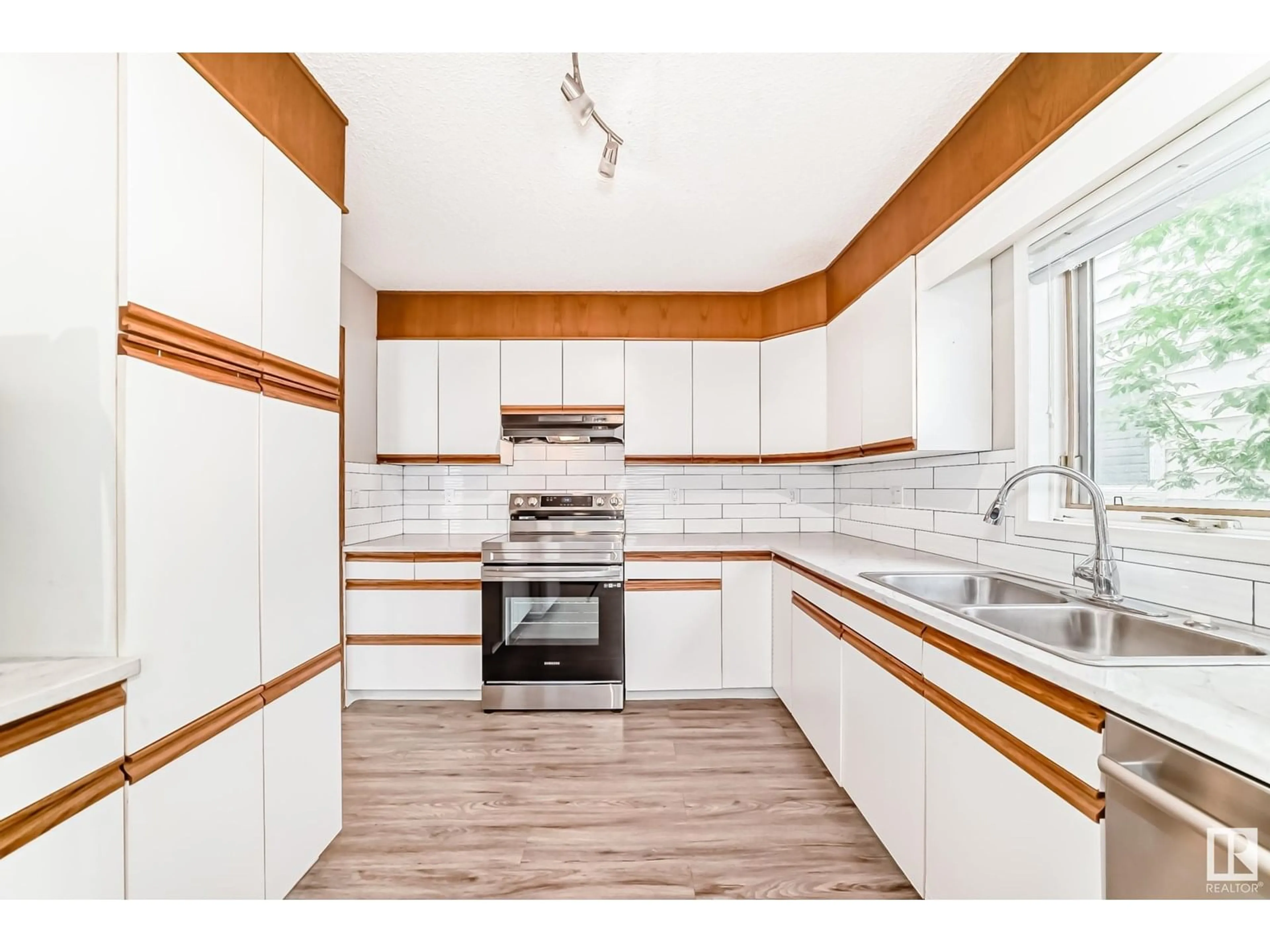 Standard kitchen, unknown for 10735 68 AV, Edmonton Alberta T6H2B6