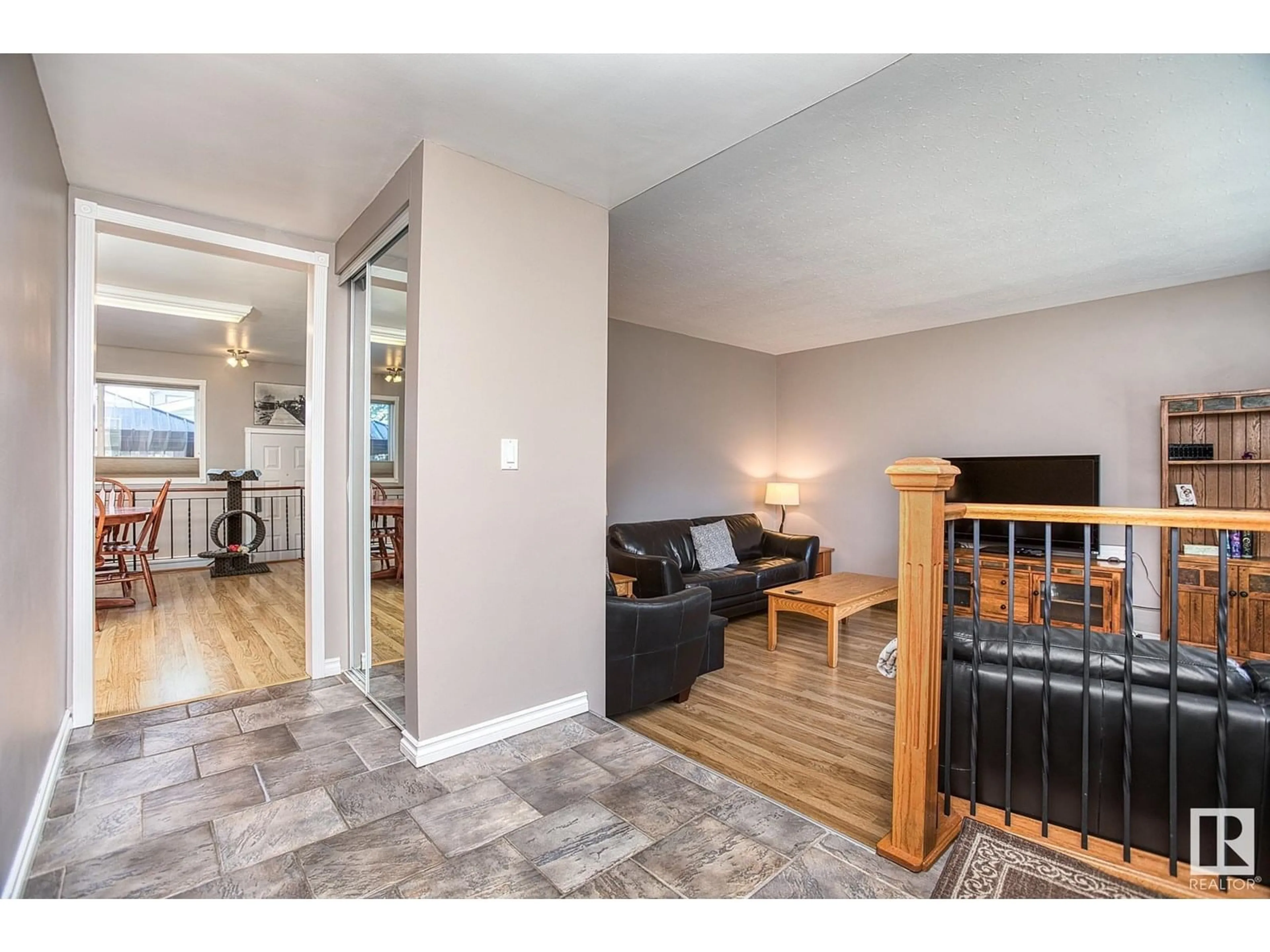 Indoor entryway for NW - 10515 46 ST, Edmonton Alberta T6A1Y2