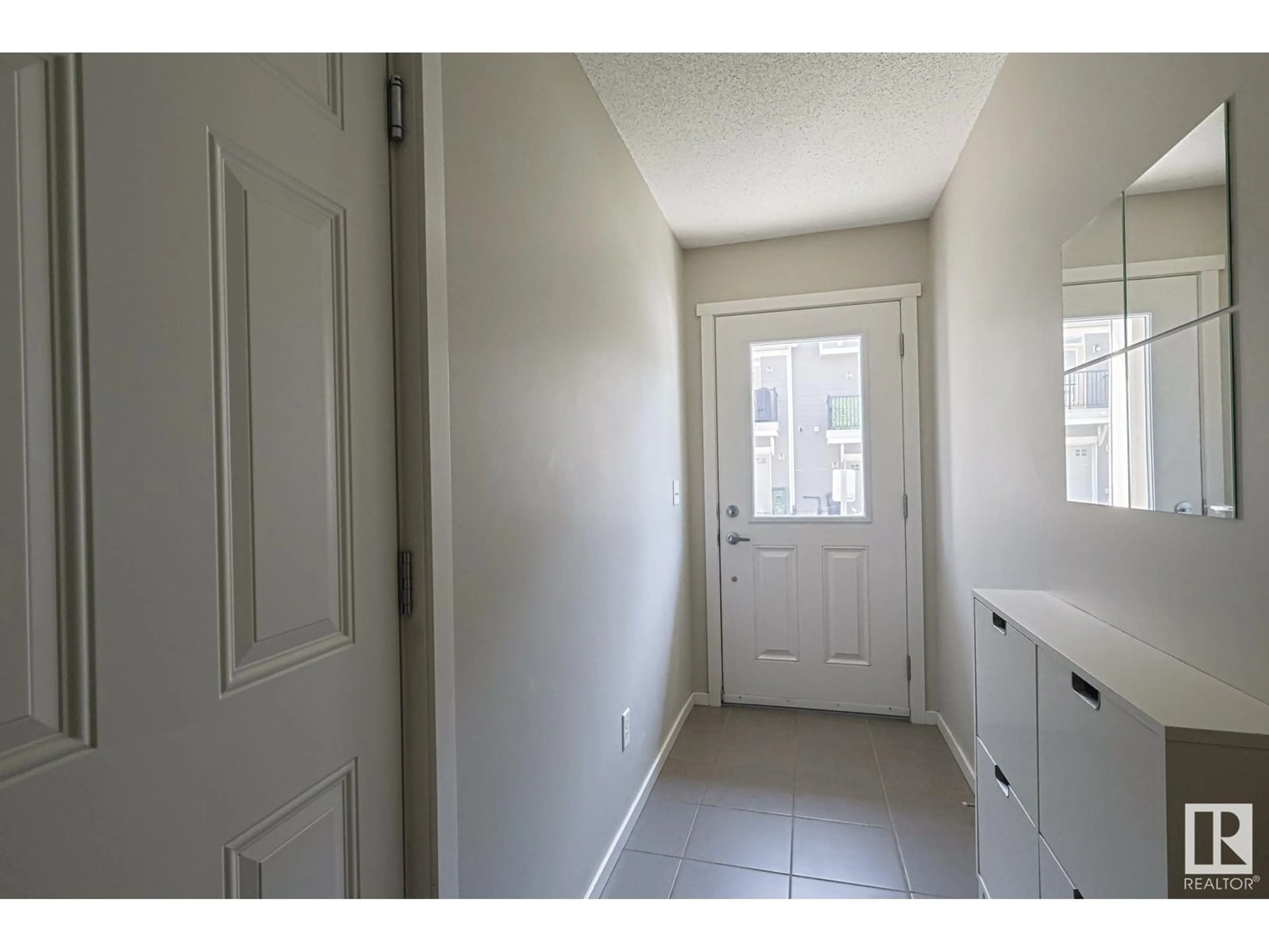 Indoor entryway for 45 - 603 WATT BV, Edmonton Alberta T6X0P3