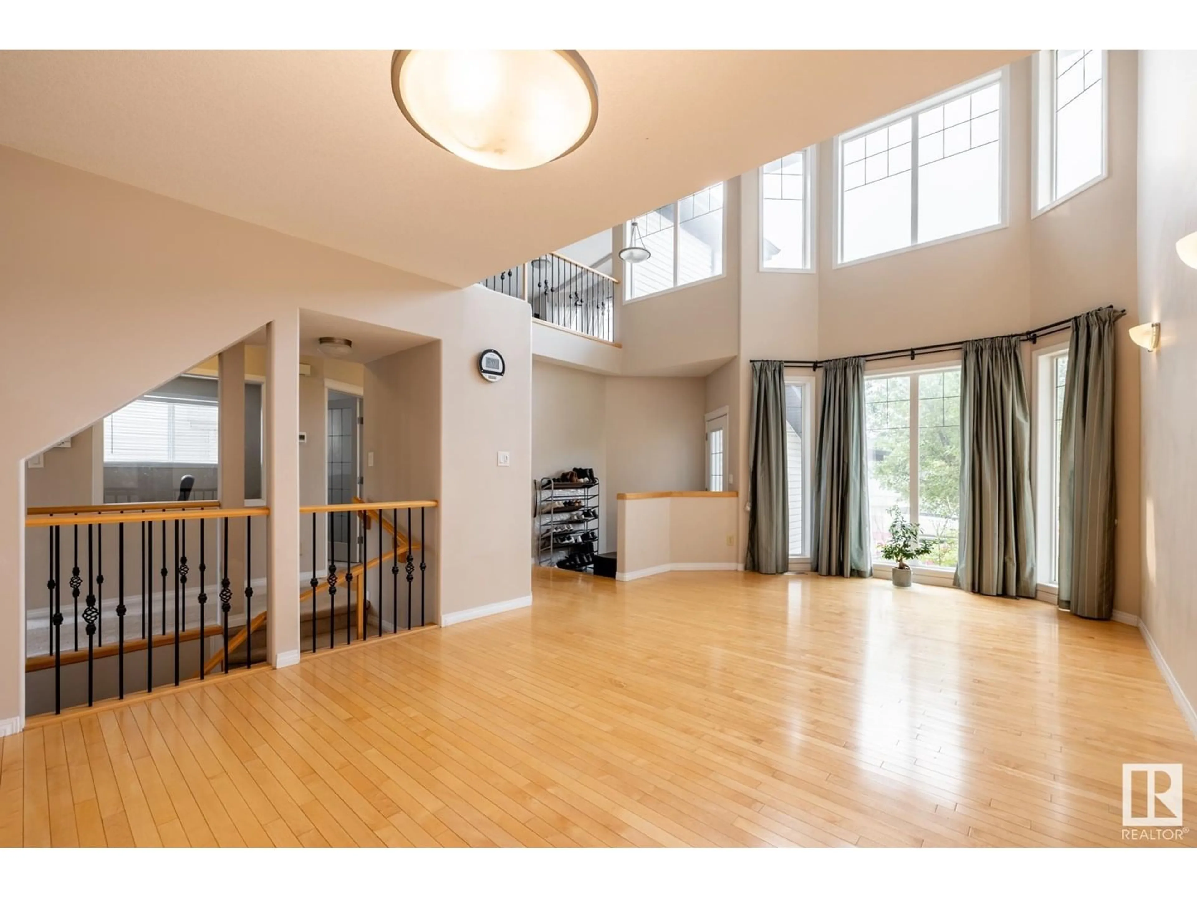 Indoor foyer for 1710 HODGSON PL, Edmonton Alberta T6R3R6