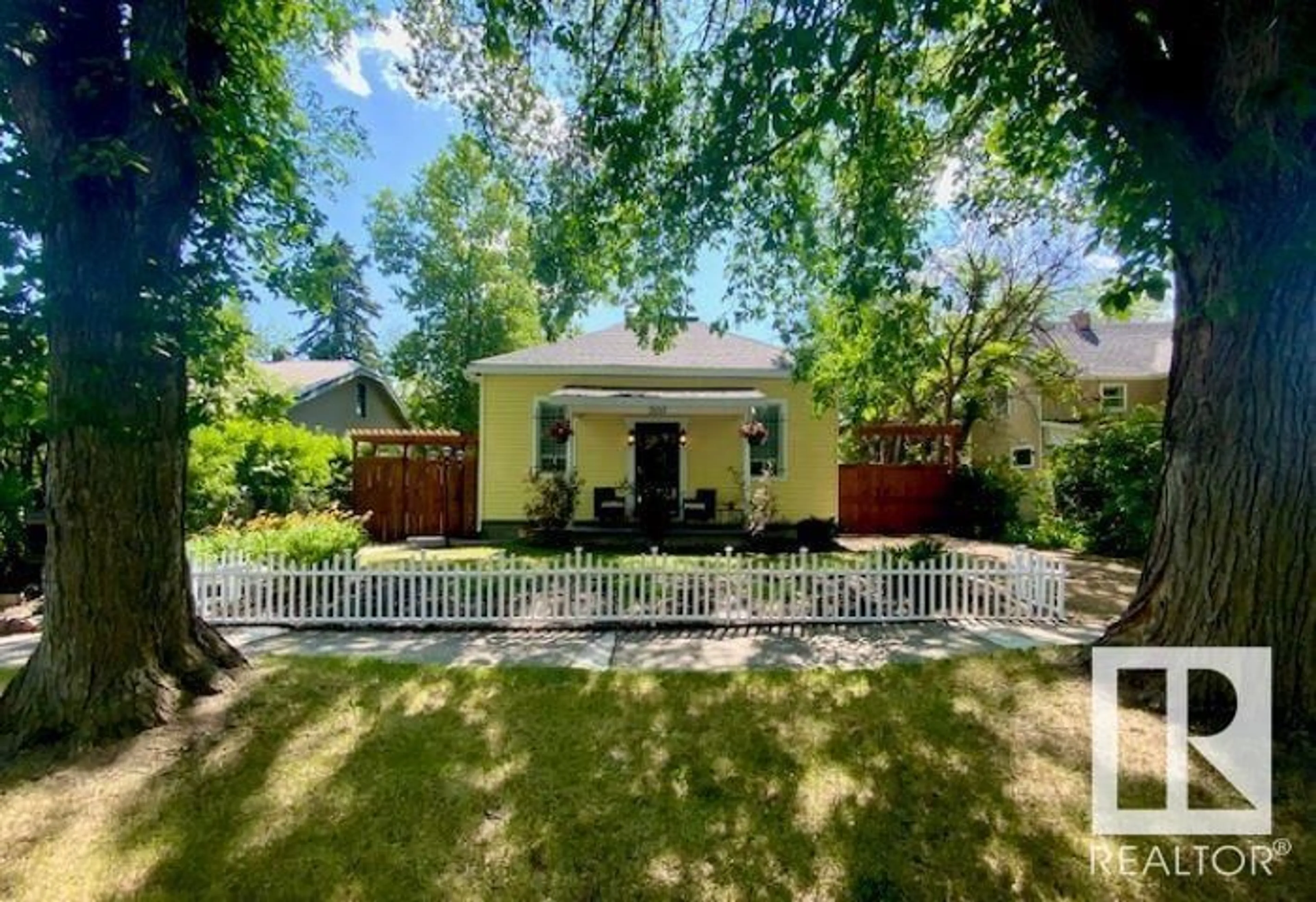 A pic from outside/outdoor area/front of a property/back of a property/a pic from drone, street for 5311 48 AV, Wetaskiwin Alberta T9A0N9