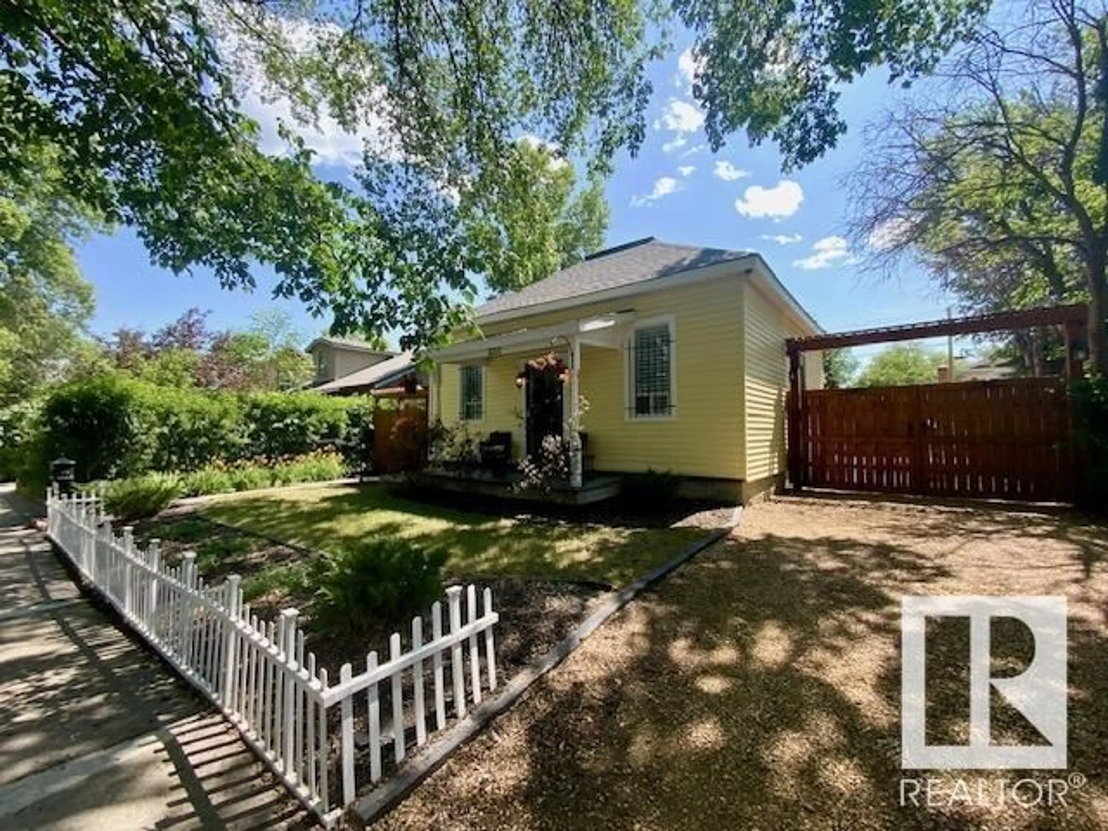 A pic from outside/outdoor area/front of a property/back of a property/a pic from drone, street for 5311 48 AV, Wetaskiwin Alberta T9A0N9