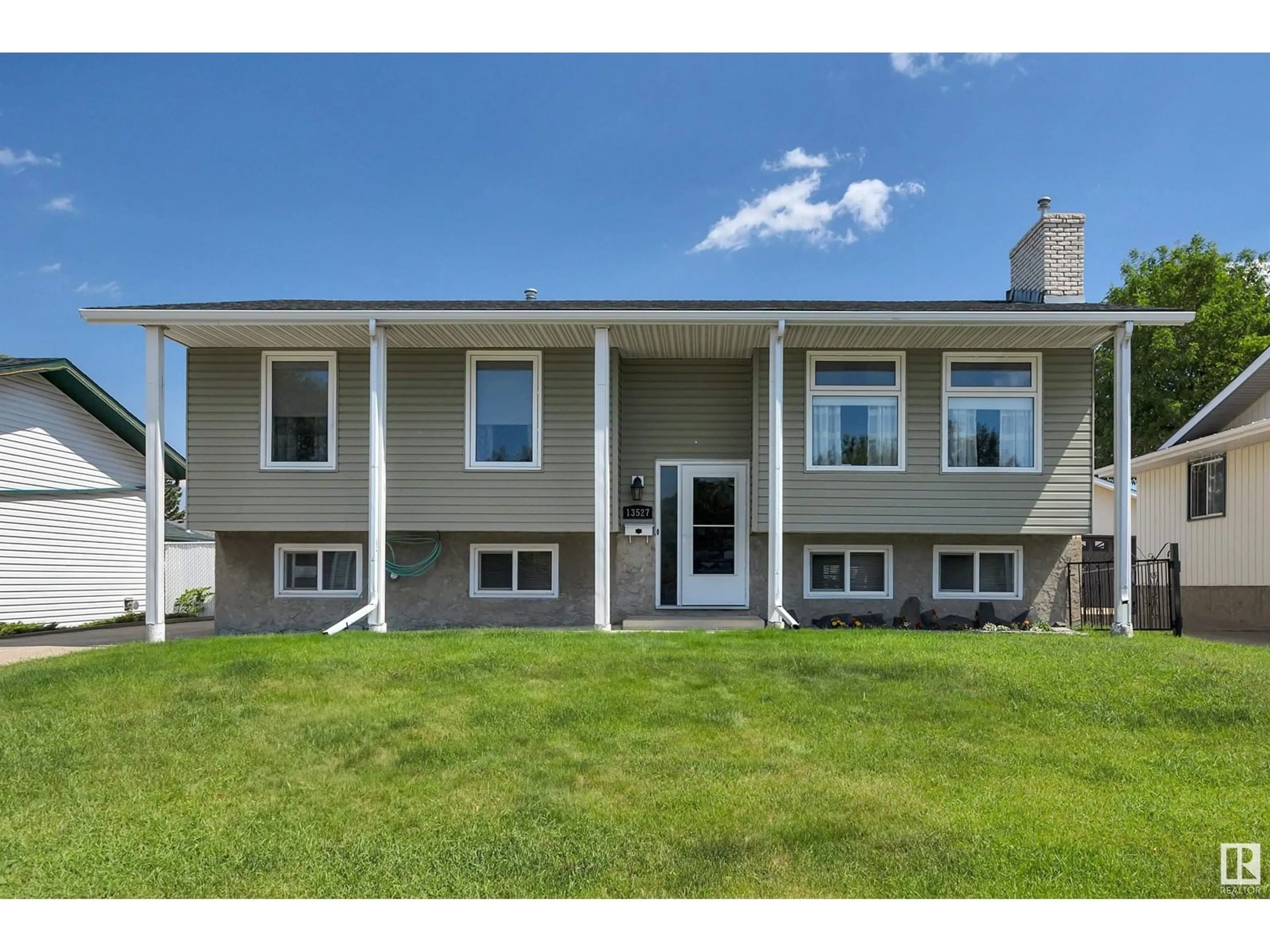 Home with vinyl exterior material, unknown for NW - 13527 27 ST, Edmonton Alberta T5A3W7