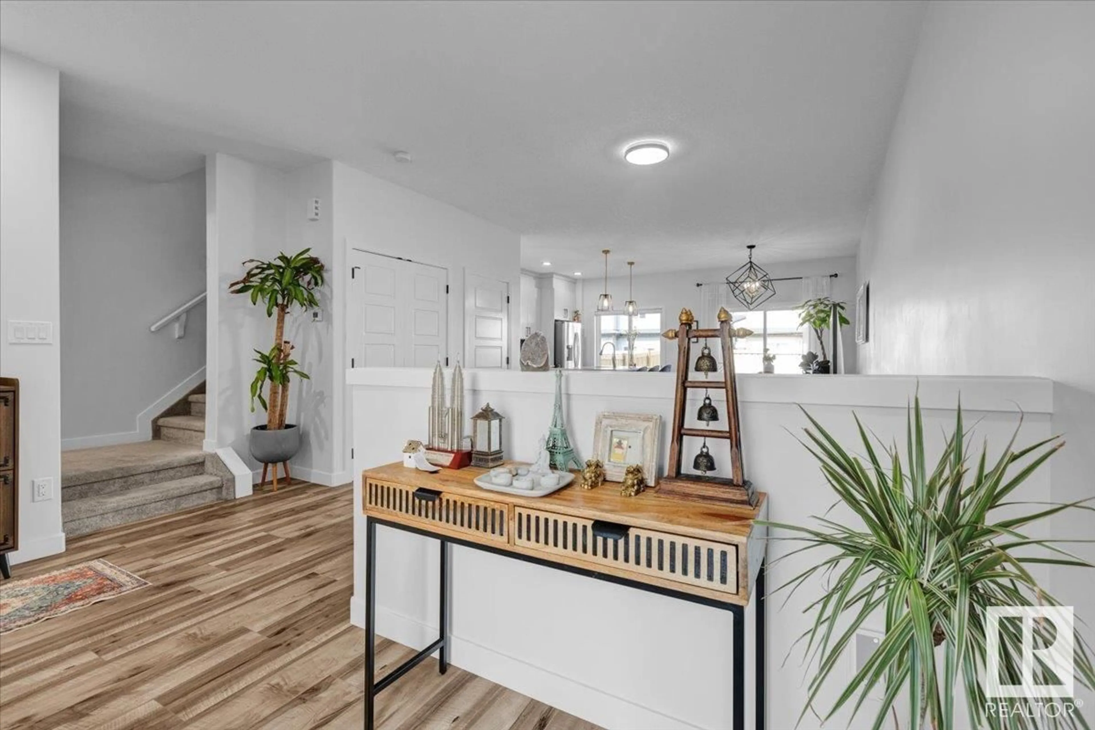 Indoor entryway for 7120 CHIVERS CL, Edmonton Alberta T6W4L3