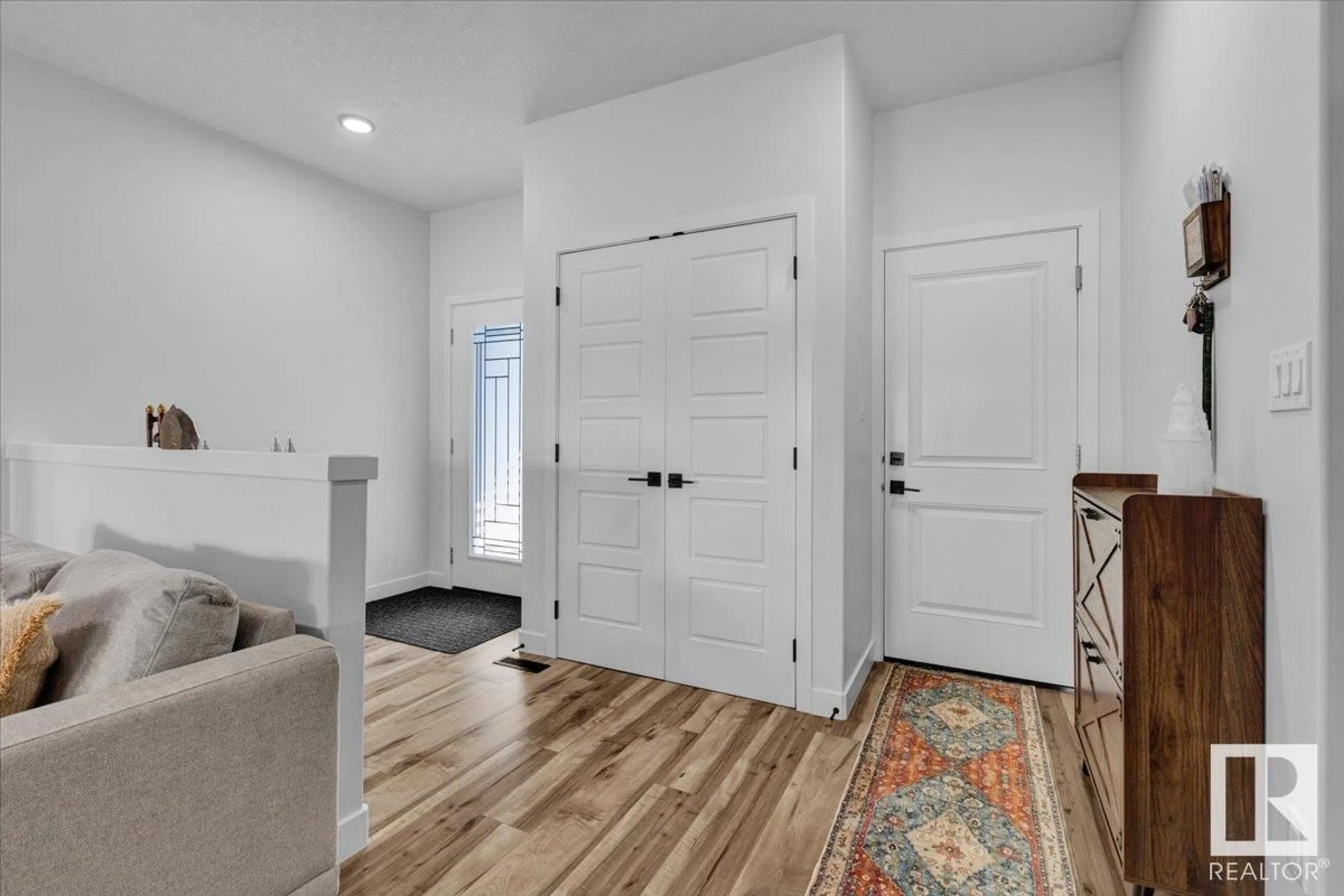 Indoor entryway for 7120 CHIVERS CL, Edmonton Alberta T6W4L3