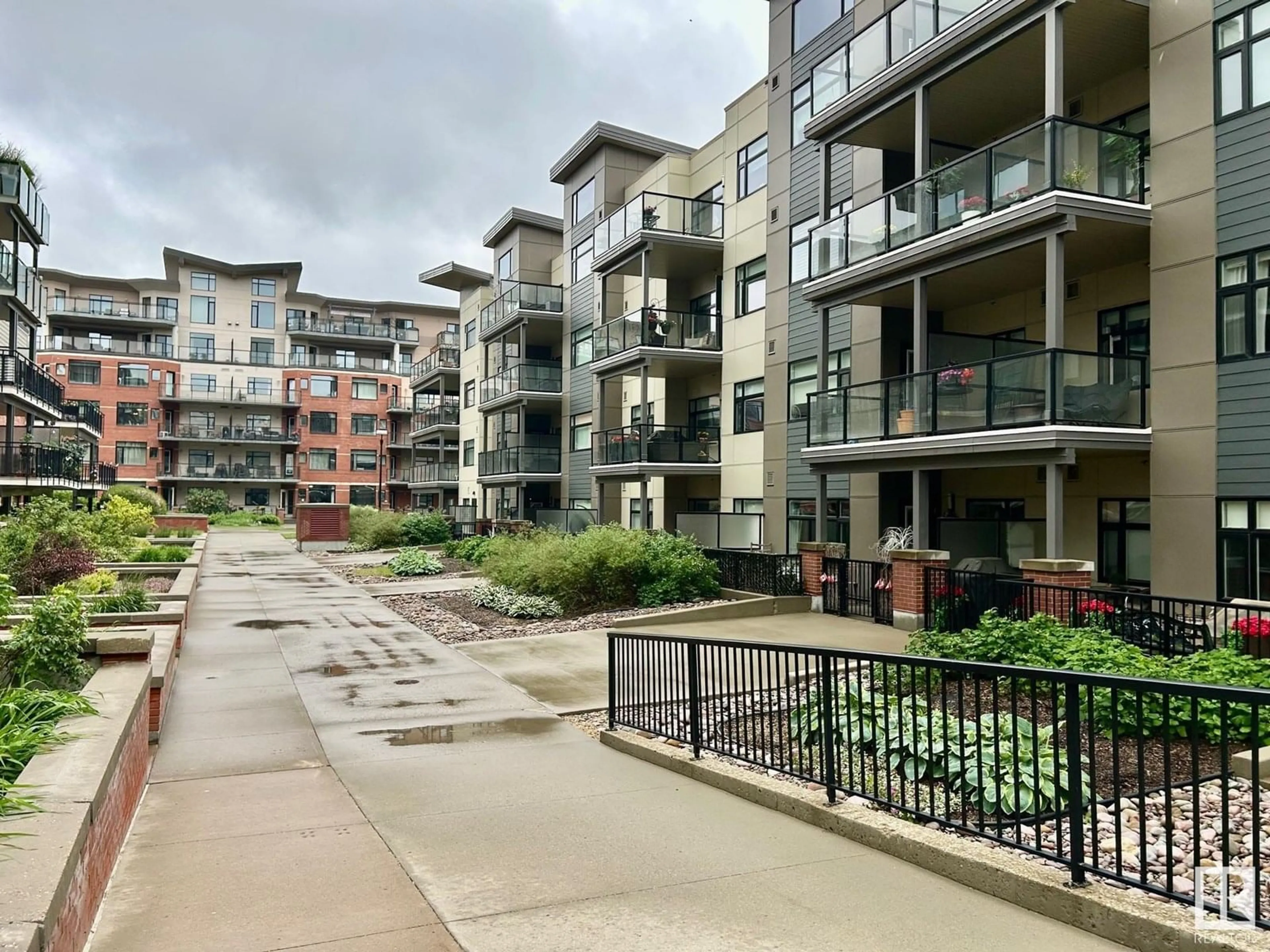 Patio, unknown for #107 - 111 FESTIVAL WY, Sherwood Park Alberta T8H0G6