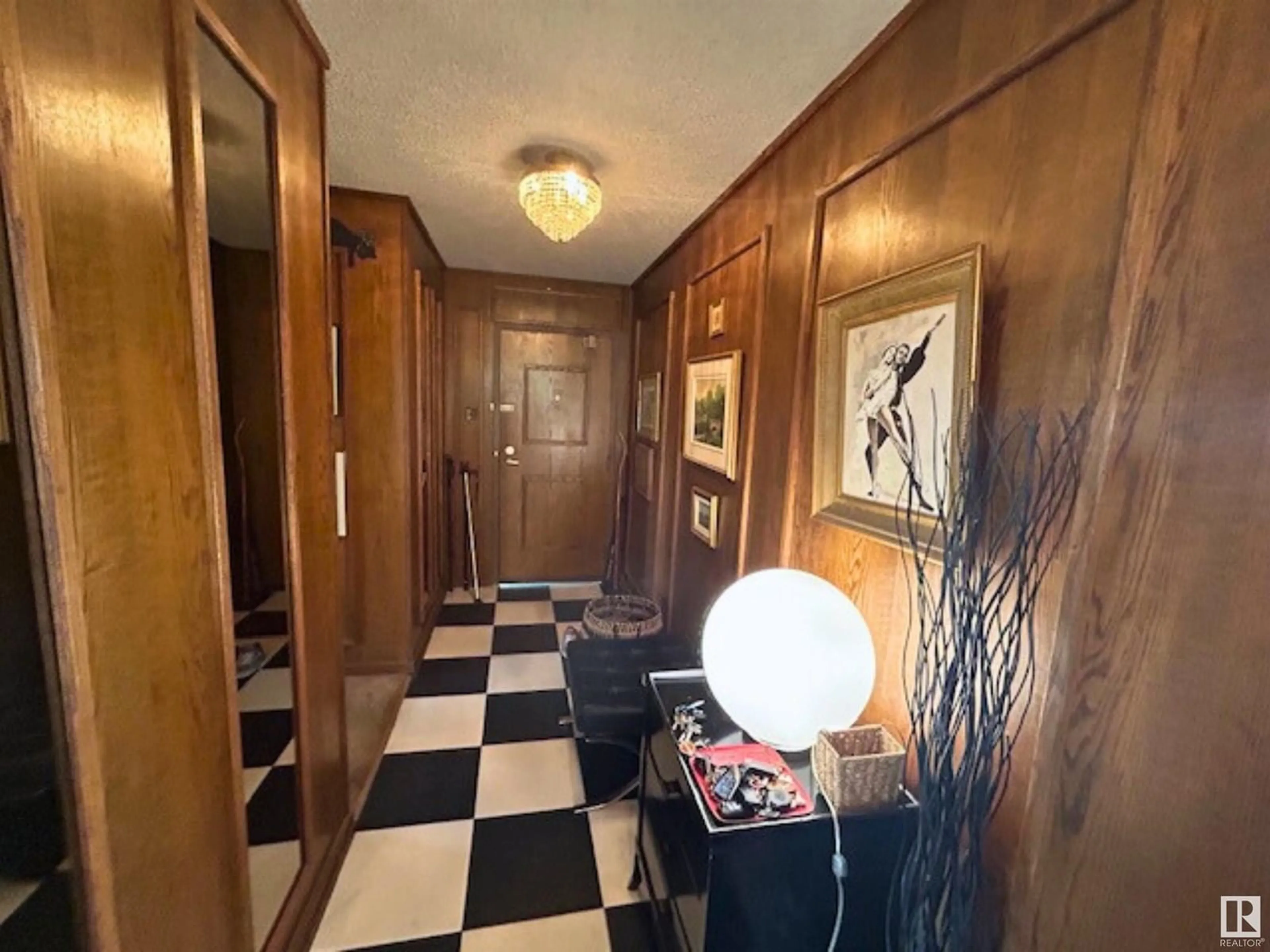 Indoor foyer for 503 - 9923 103 ST, Edmonton Alberta T5K2J3