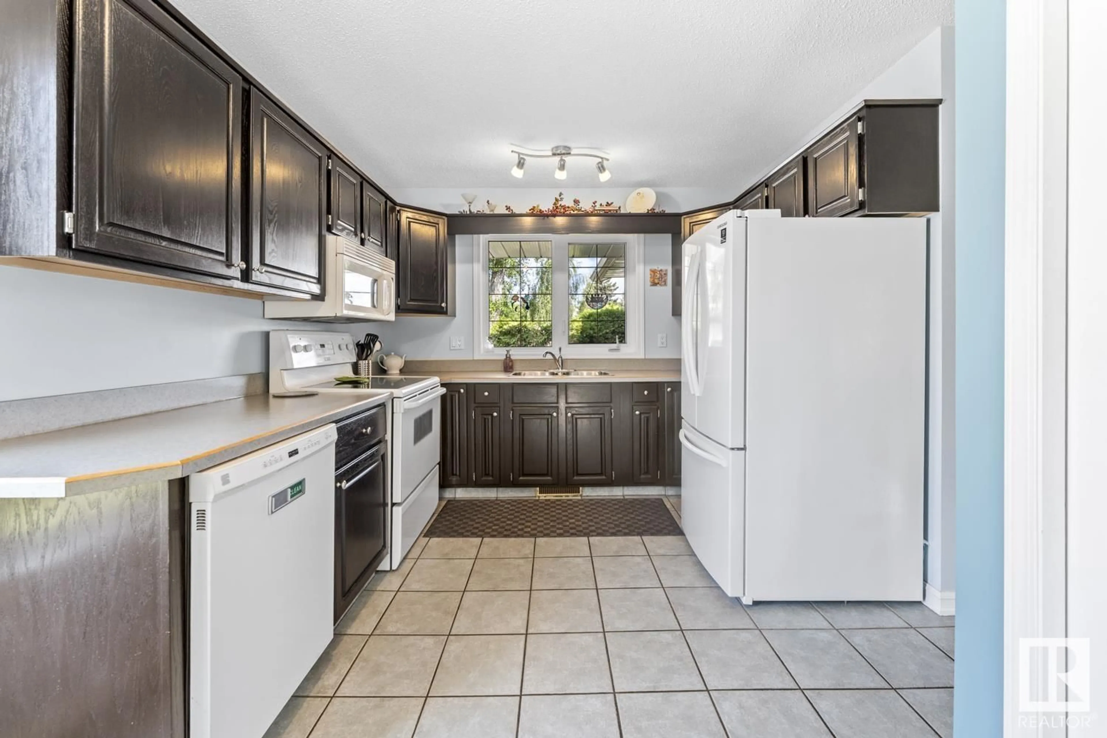 Standard kitchen, ceramic/tile floor for 4504 45 AVE, Bonnyville Town Alberta T9N1X3