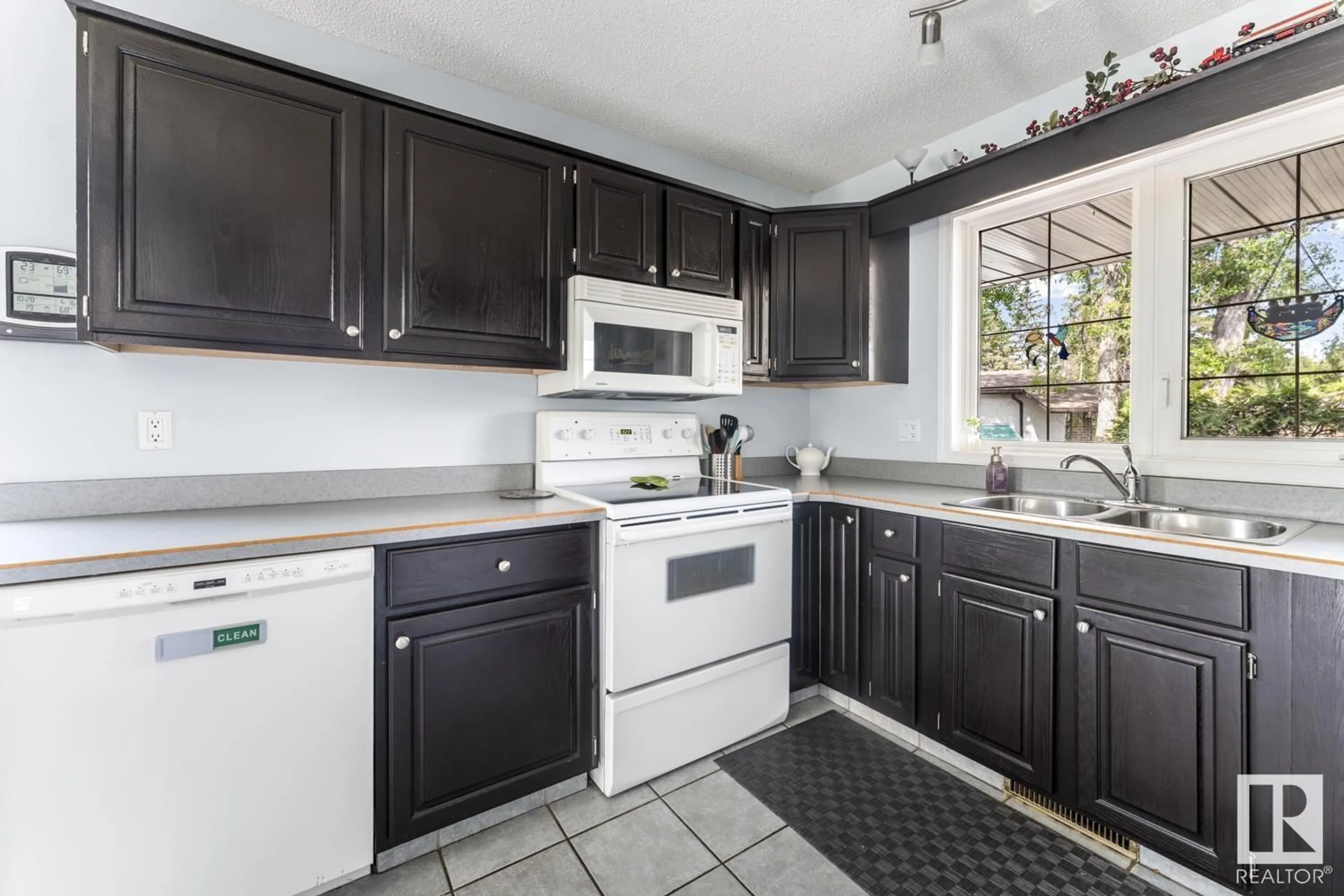 Standard kitchen, ceramic/tile floor for 4504 45 AVE, Bonnyville Town Alberta T9N1X3