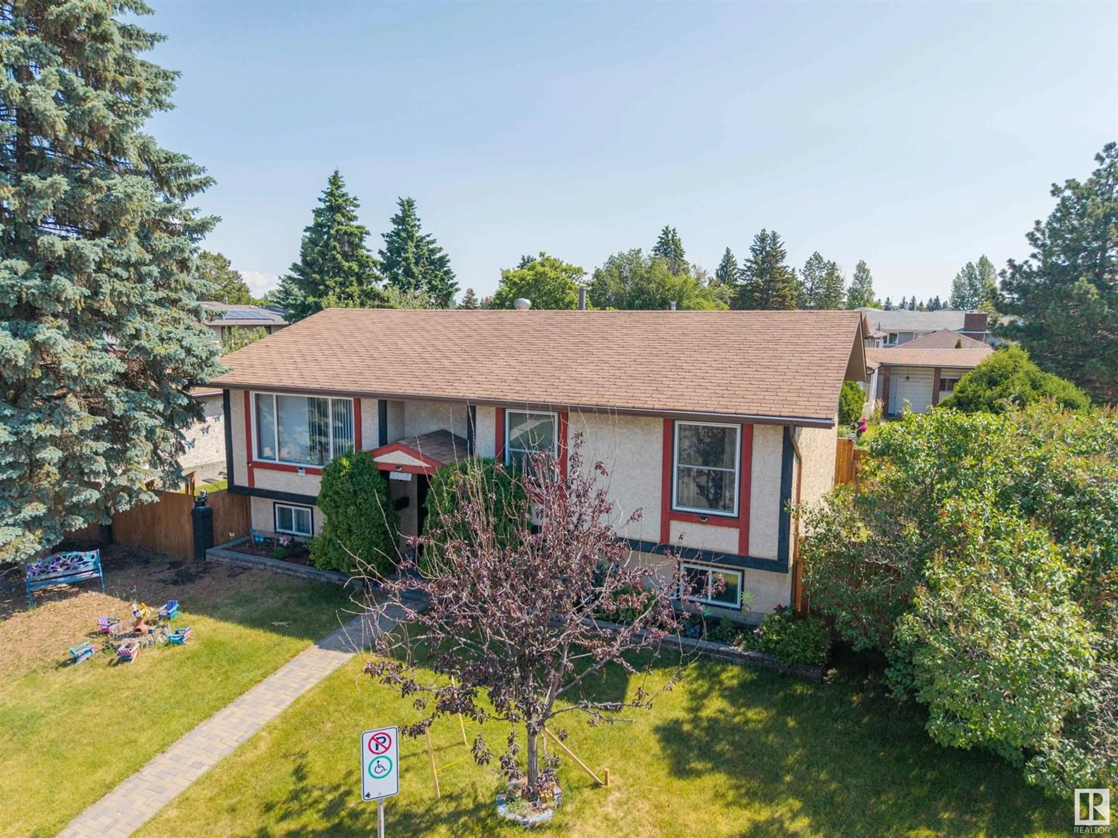 A pic from outside/outdoor area/front of a property/back of a property/a pic from drone, street for 1435 53 ST, Edmonton Alberta T6L2Y9