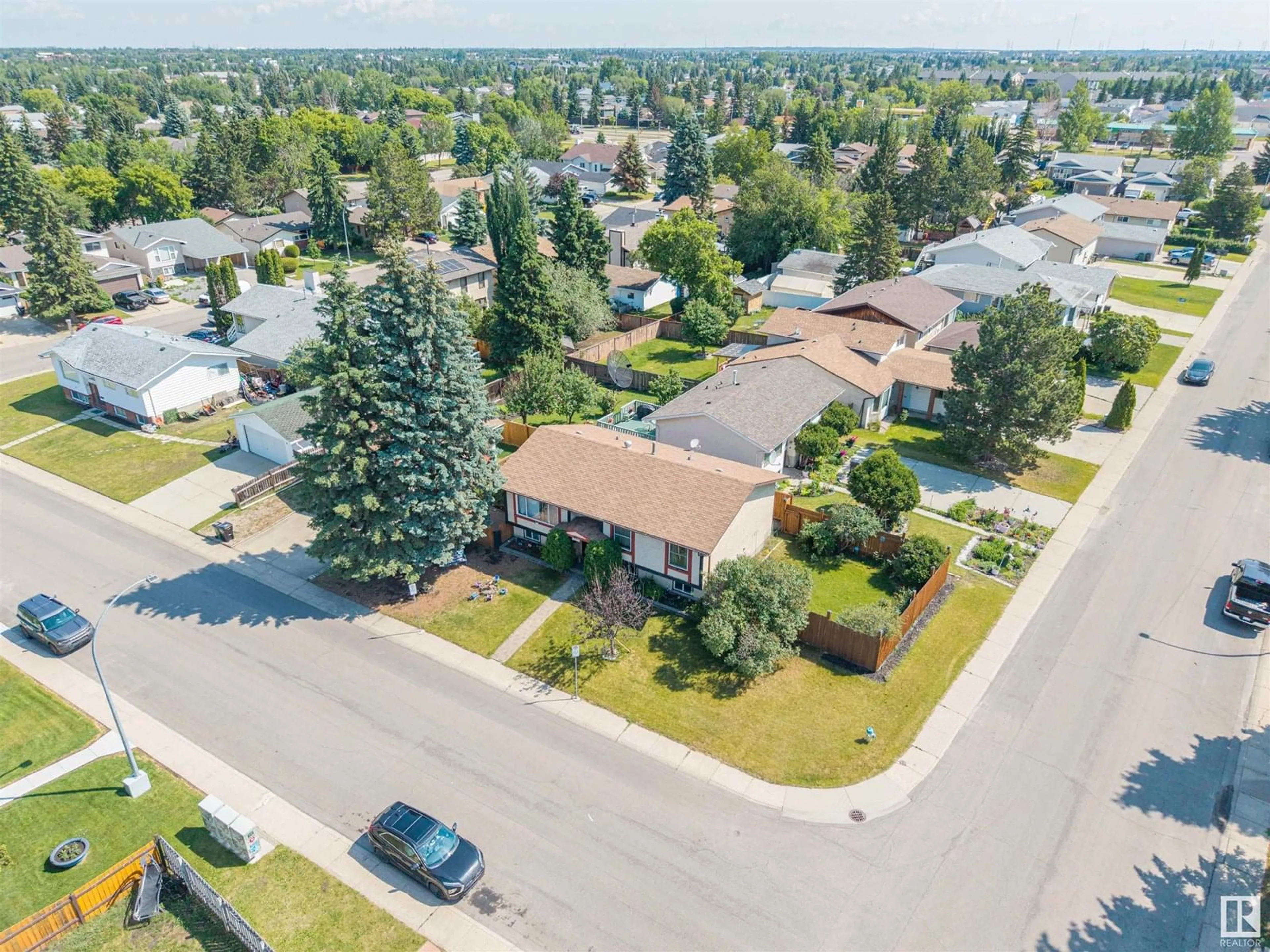 A pic from outside/outdoor area/front of a property/back of a property/a pic from drone, street for 1435 53 ST, Edmonton Alberta T6L2Y9