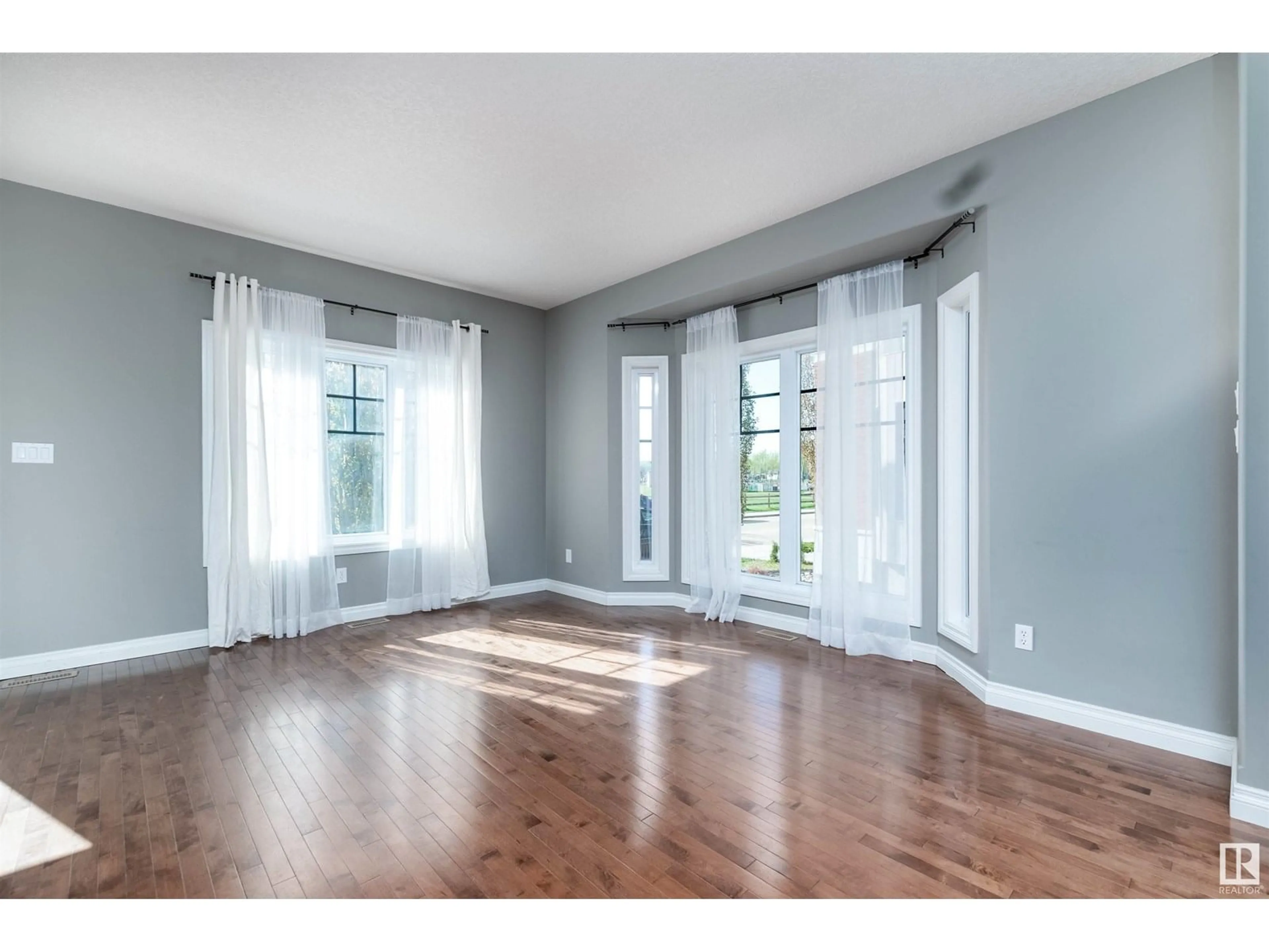 A pic of a room for 4951 TERWILLEGAR CM, Edmonton Alberta T6R0G5