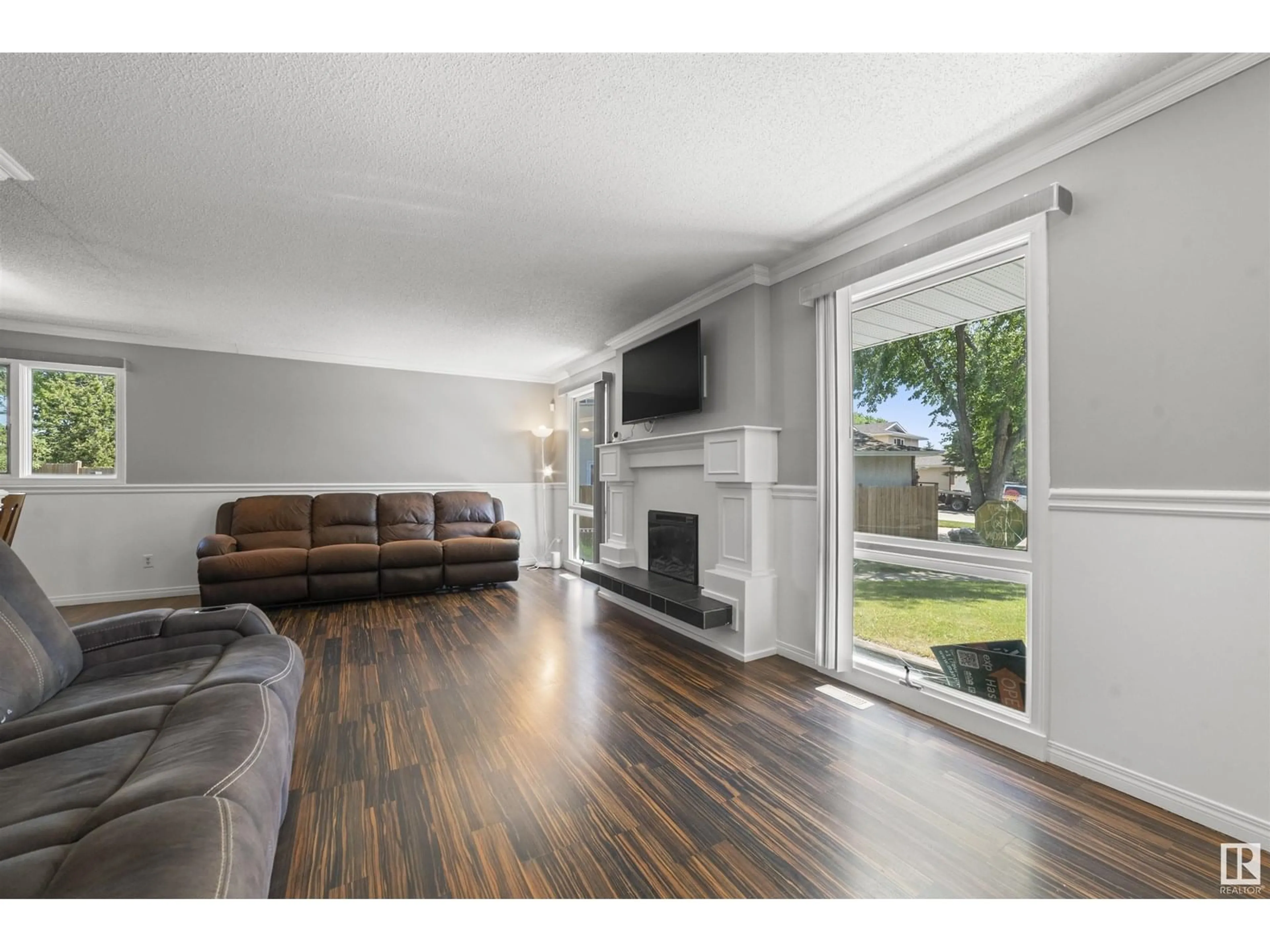 Unknown for 2727 83 STREET, Edmonton Alberta T6K3G7