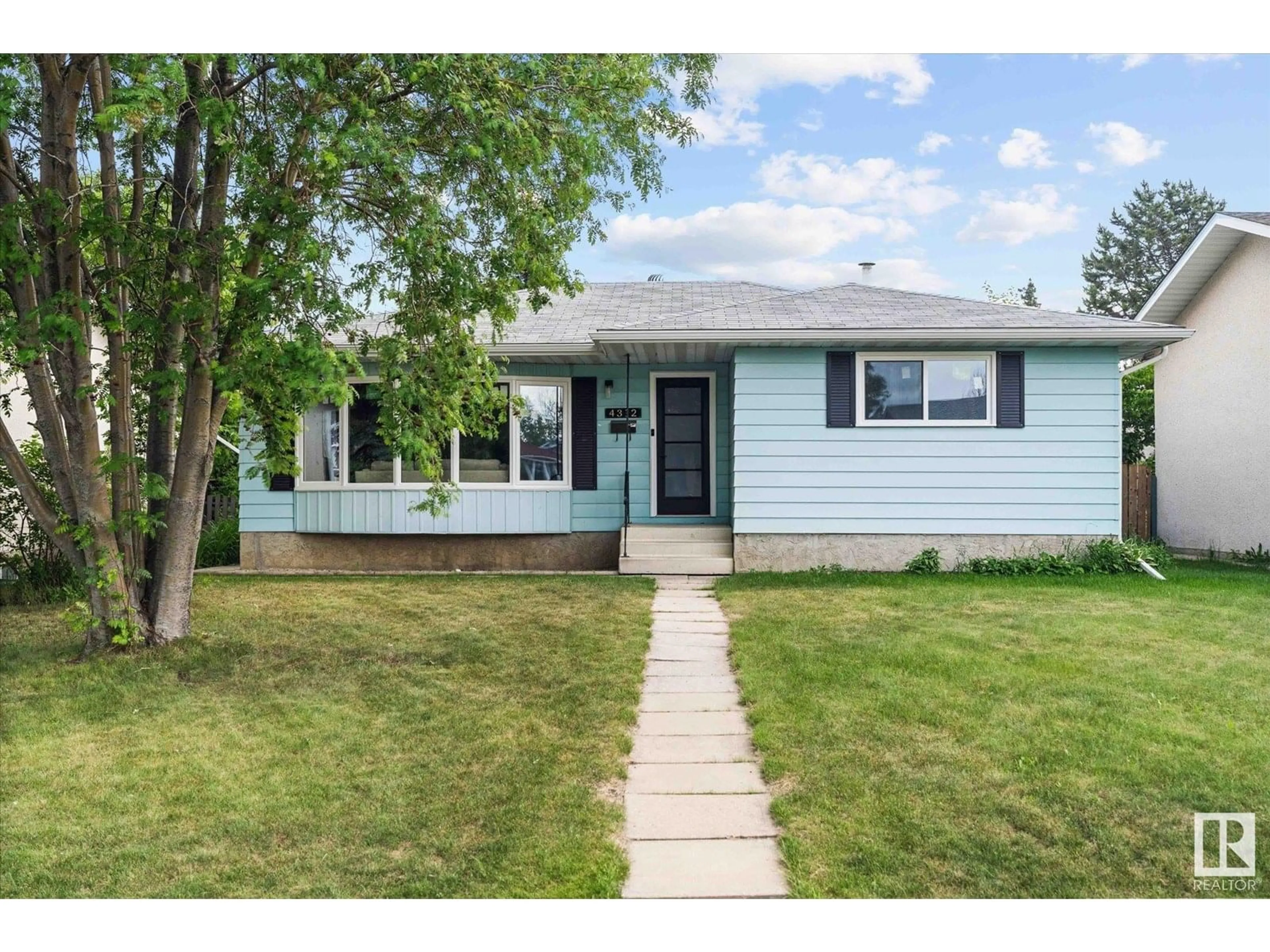 Home with vinyl exterior material, street for 4312 40 AV, Stony Plain Alberta T7Z1J7