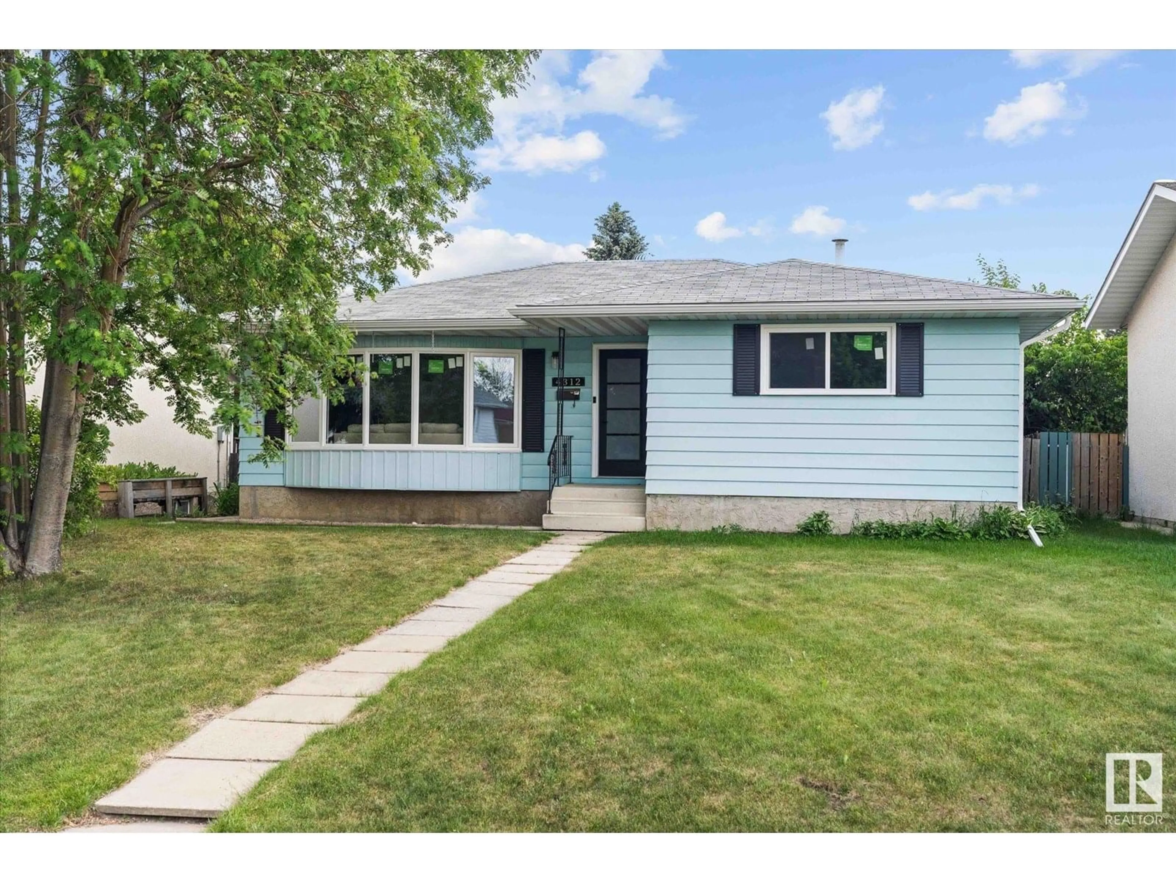 Home with vinyl exterior material, street for 4312 40 AV, Stony Plain Alberta T7Z1J7
