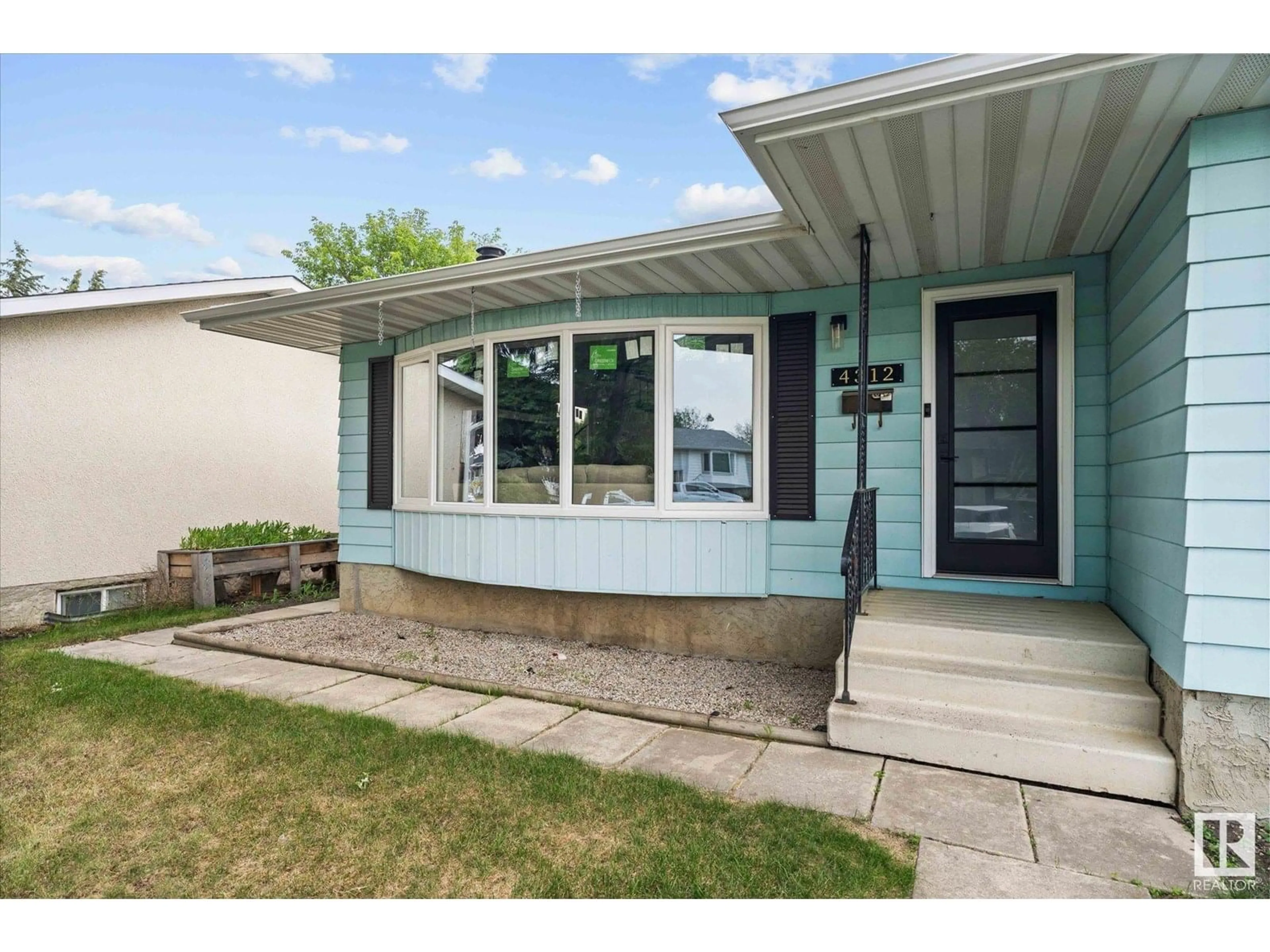 Home with vinyl exterior material, street for 4312 40 AV, Stony Plain Alberta T7Z1J7