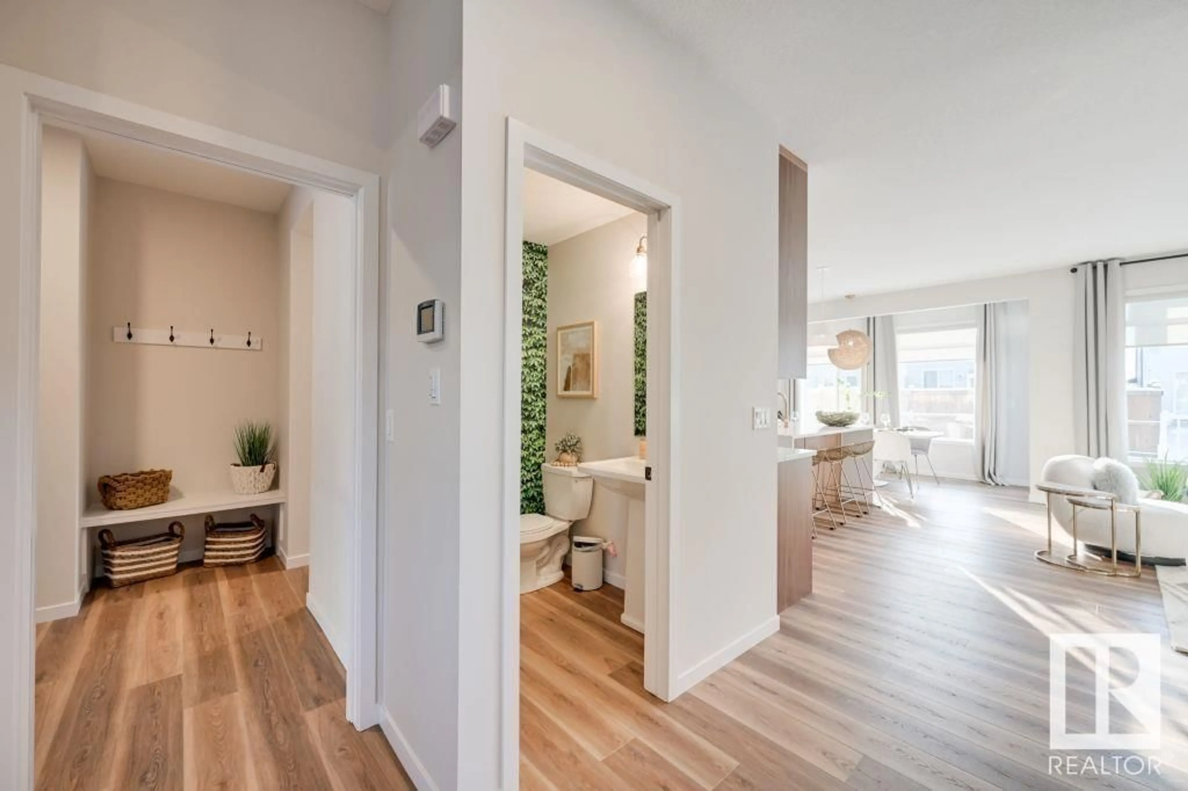 Indoor entryway for 369 GLENRIDDING RAVINE RD, Edmonton Alberta T6W4E6