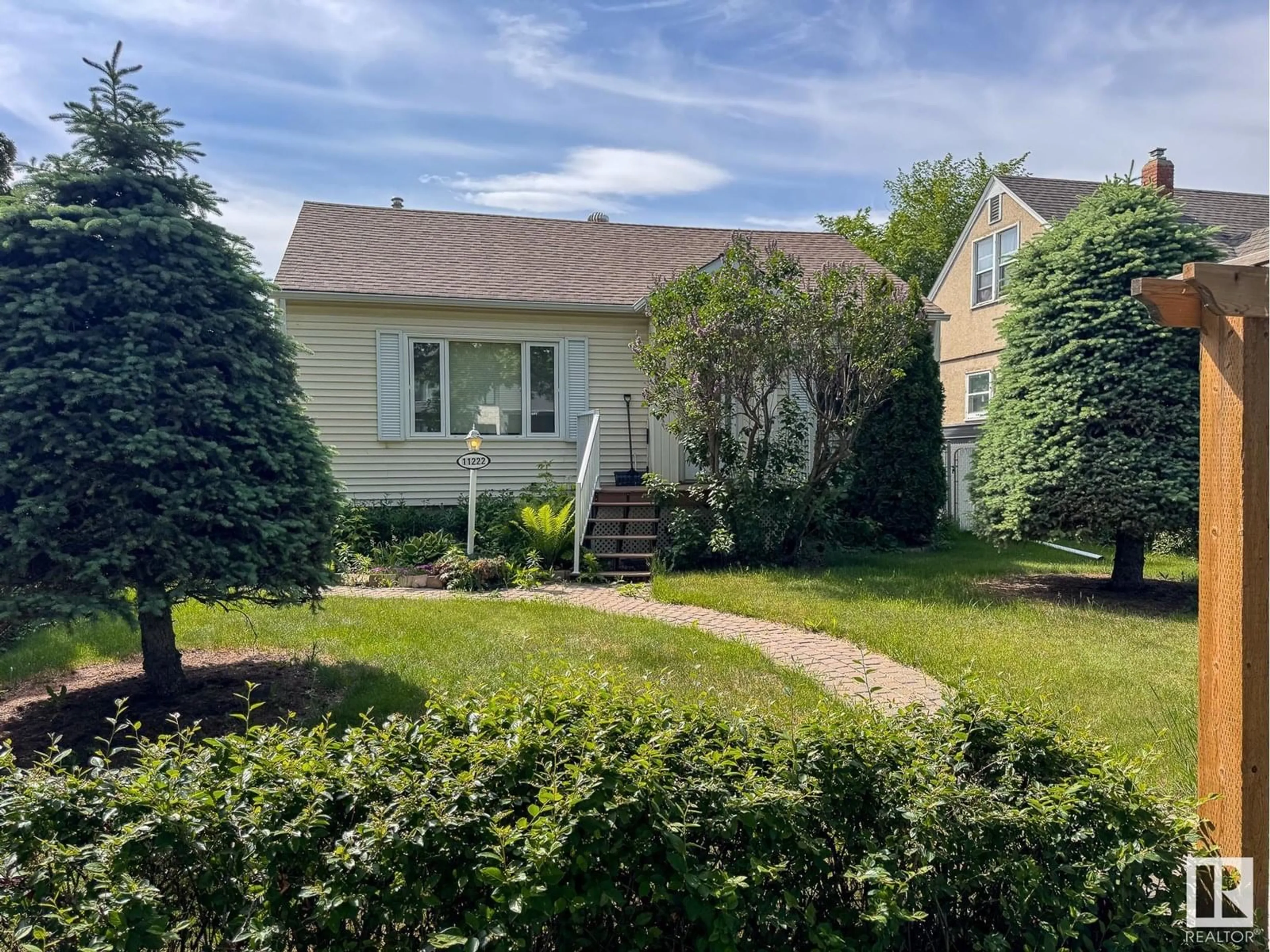 A pic from outside/outdoor area/front of a property/back of a property/a pic from drone, street for NW - 11222 104 ST, Edmonton Alberta T5G2K5