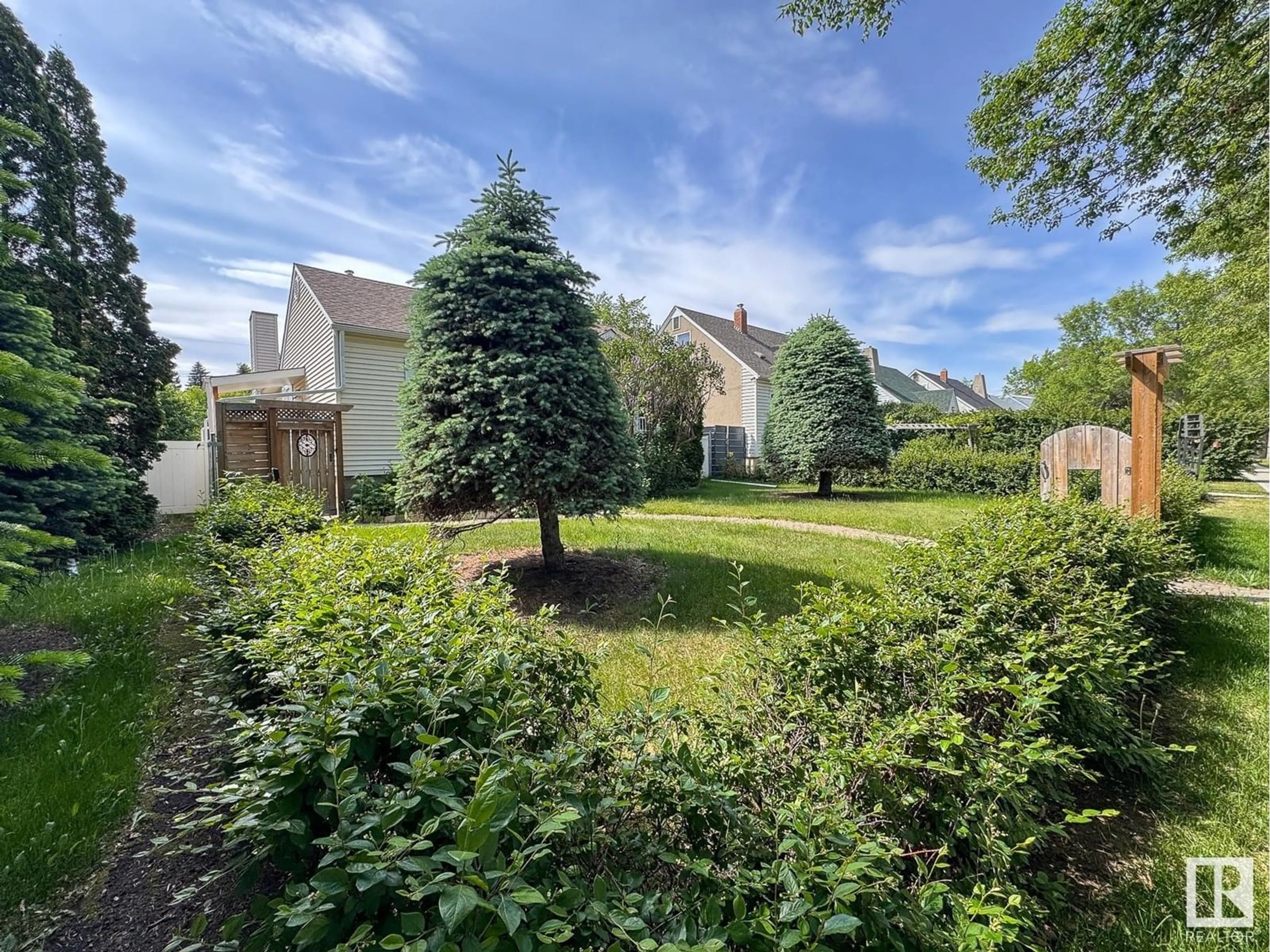 A pic from outside/outdoor area/front of a property/back of a property/a pic from drone, forest/trees view for NW - 11222 104 ST, Edmonton Alberta T5G2K5