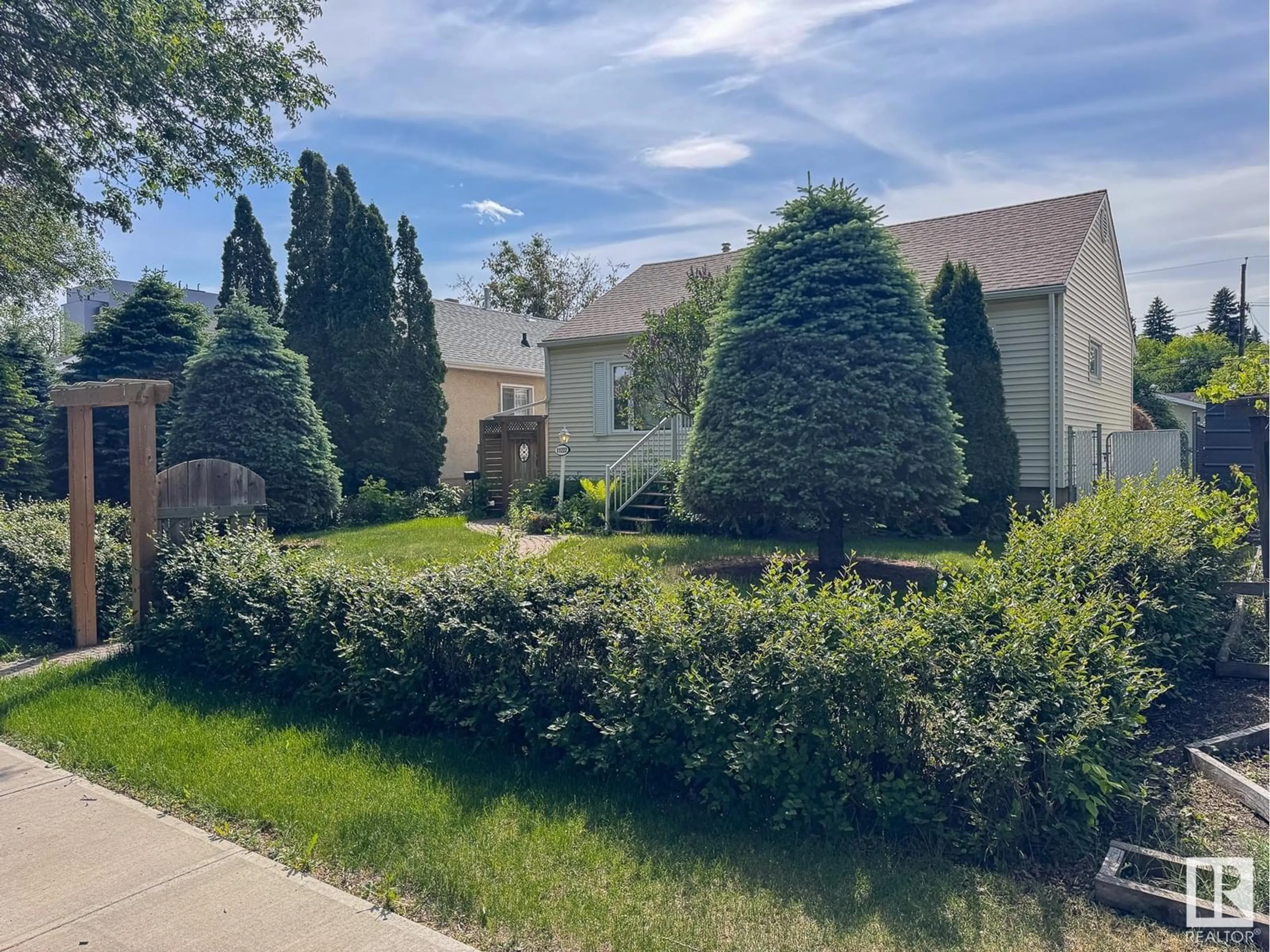 A pic from outside/outdoor area/front of a property/back of a property/a pic from drone, street for NW - 11222 104 ST, Edmonton Alberta T5G2K5
