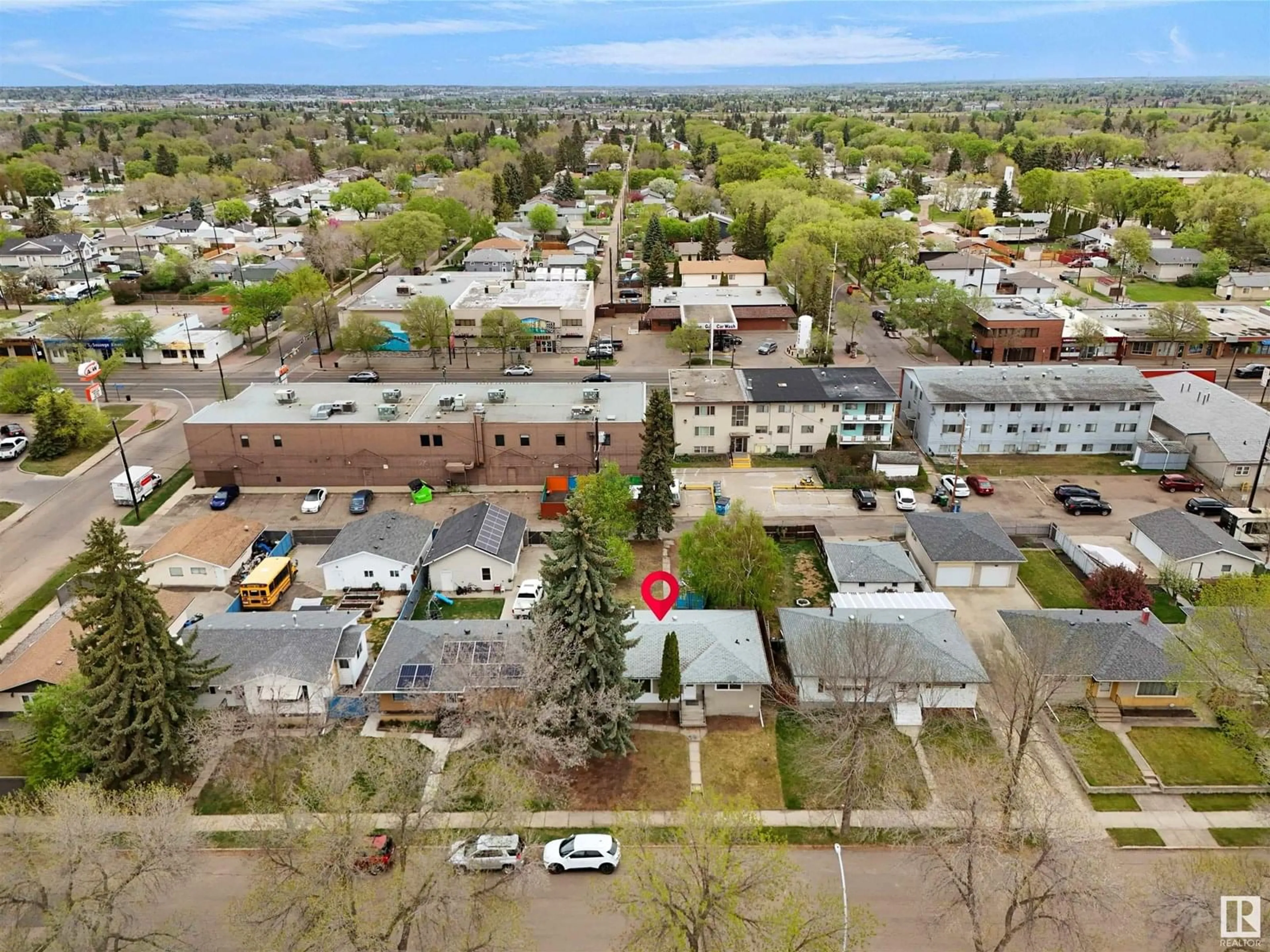 A pic from outside/outdoor area/front of a property/back of a property/a pic from drone, unknown for 4034 117 AV, Edmonton Alberta T5W0Y2