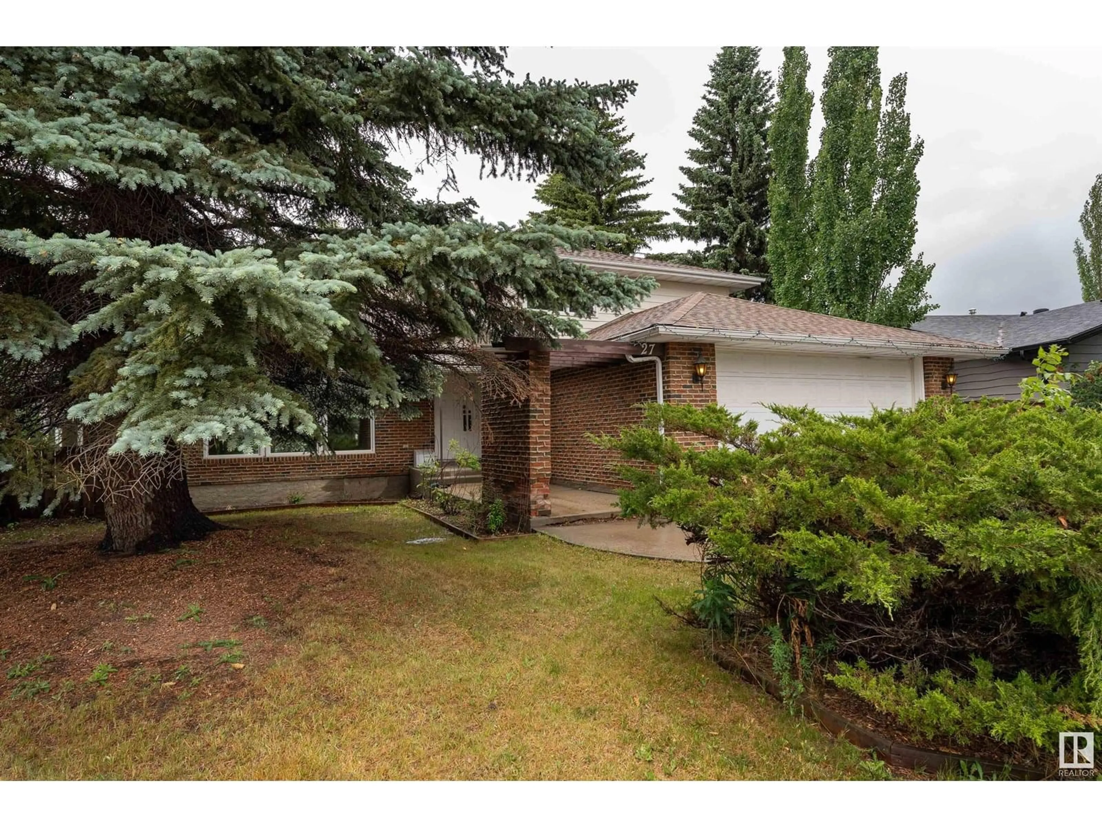 A pic from outside/outdoor area/front of a property/back of a property/a pic from drone, street for 27 WESTRIDGE RD, Edmonton Alberta T5T1B1