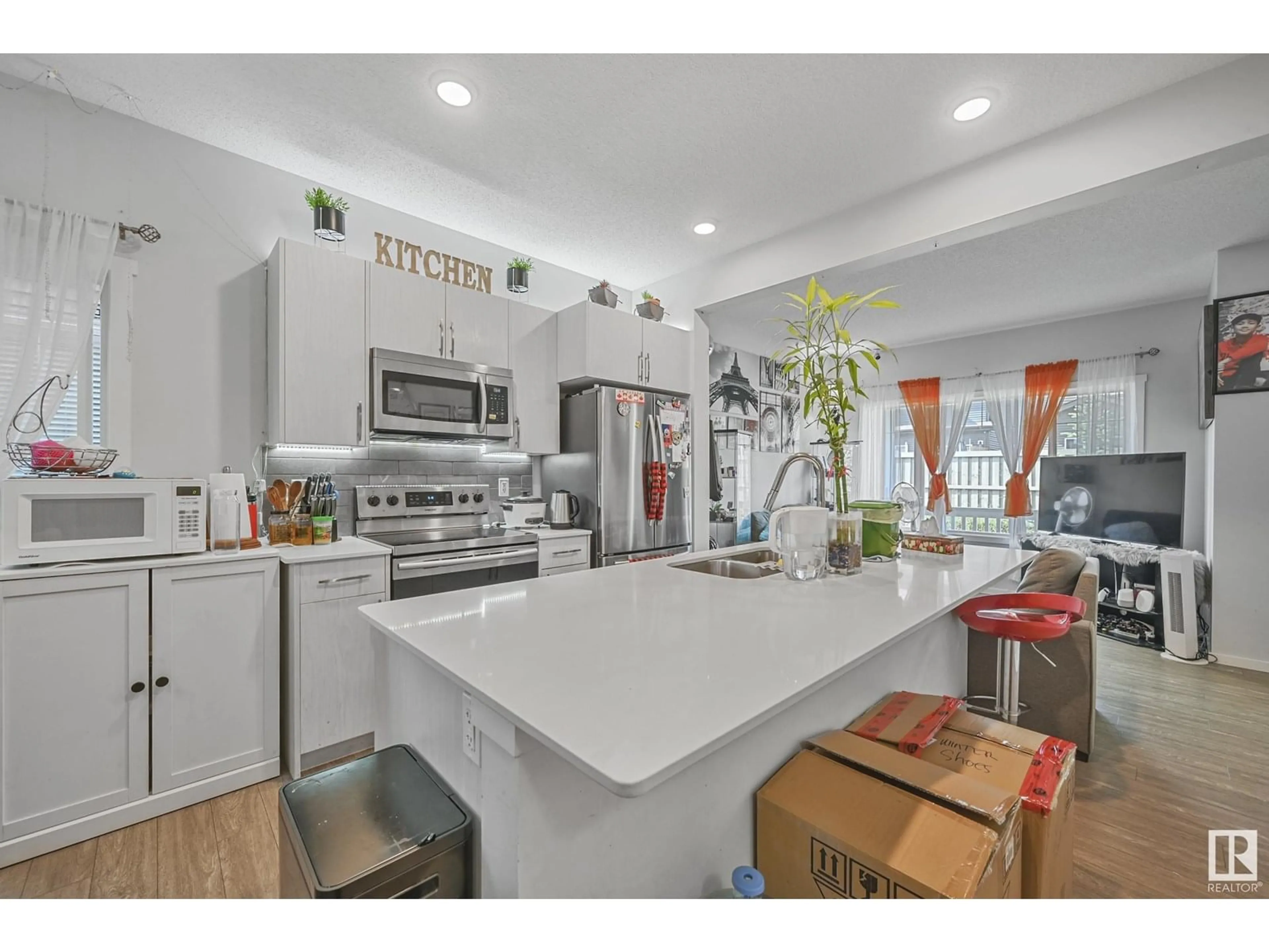 Open concept kitchen, ceramic/tile floor for 6004 - 53 ROSENTHAL WY, Edmonton Alberta T5T7L1