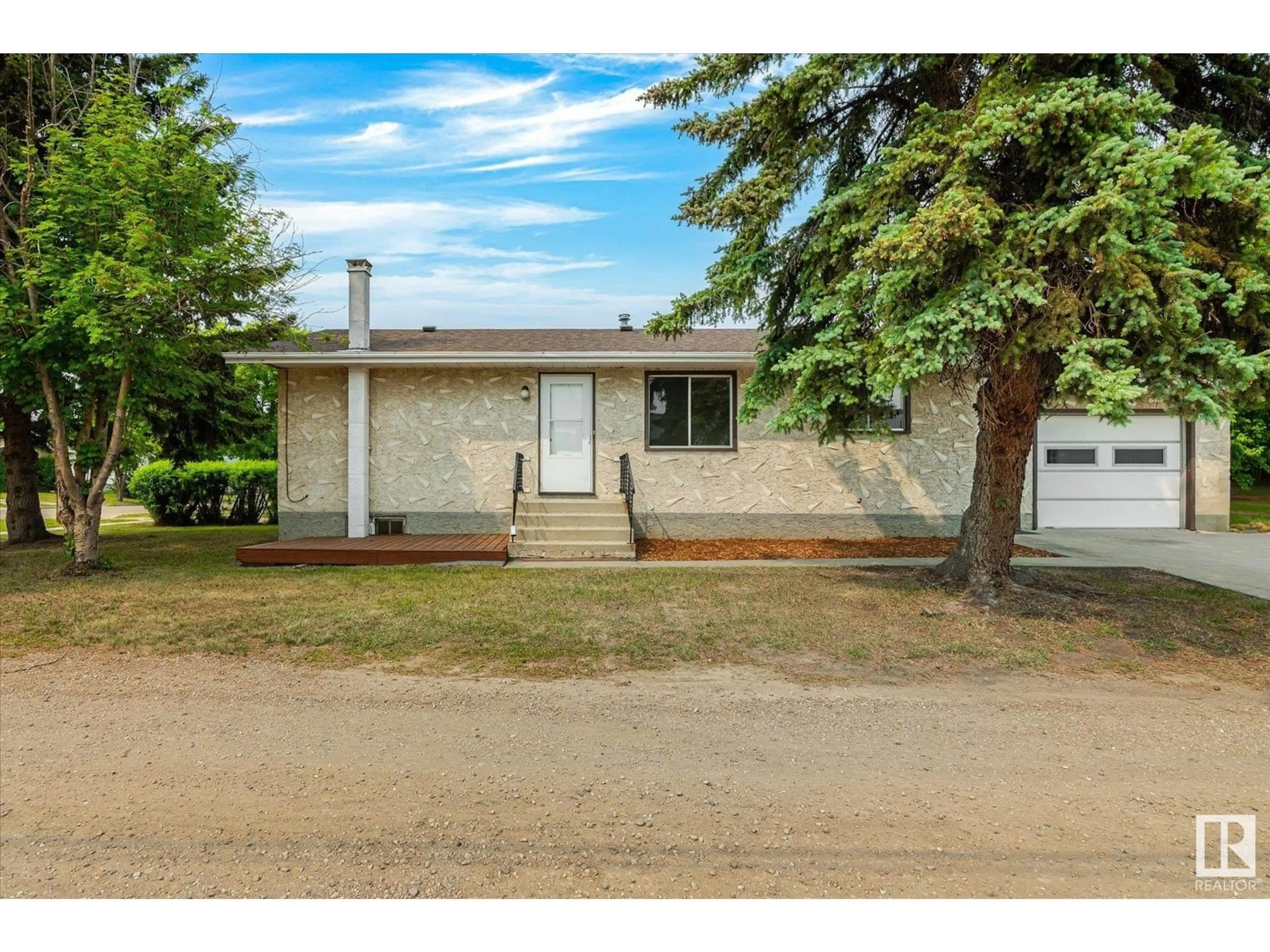 Unknown for 5015 47 ST, Legal Alberta T0G1L0