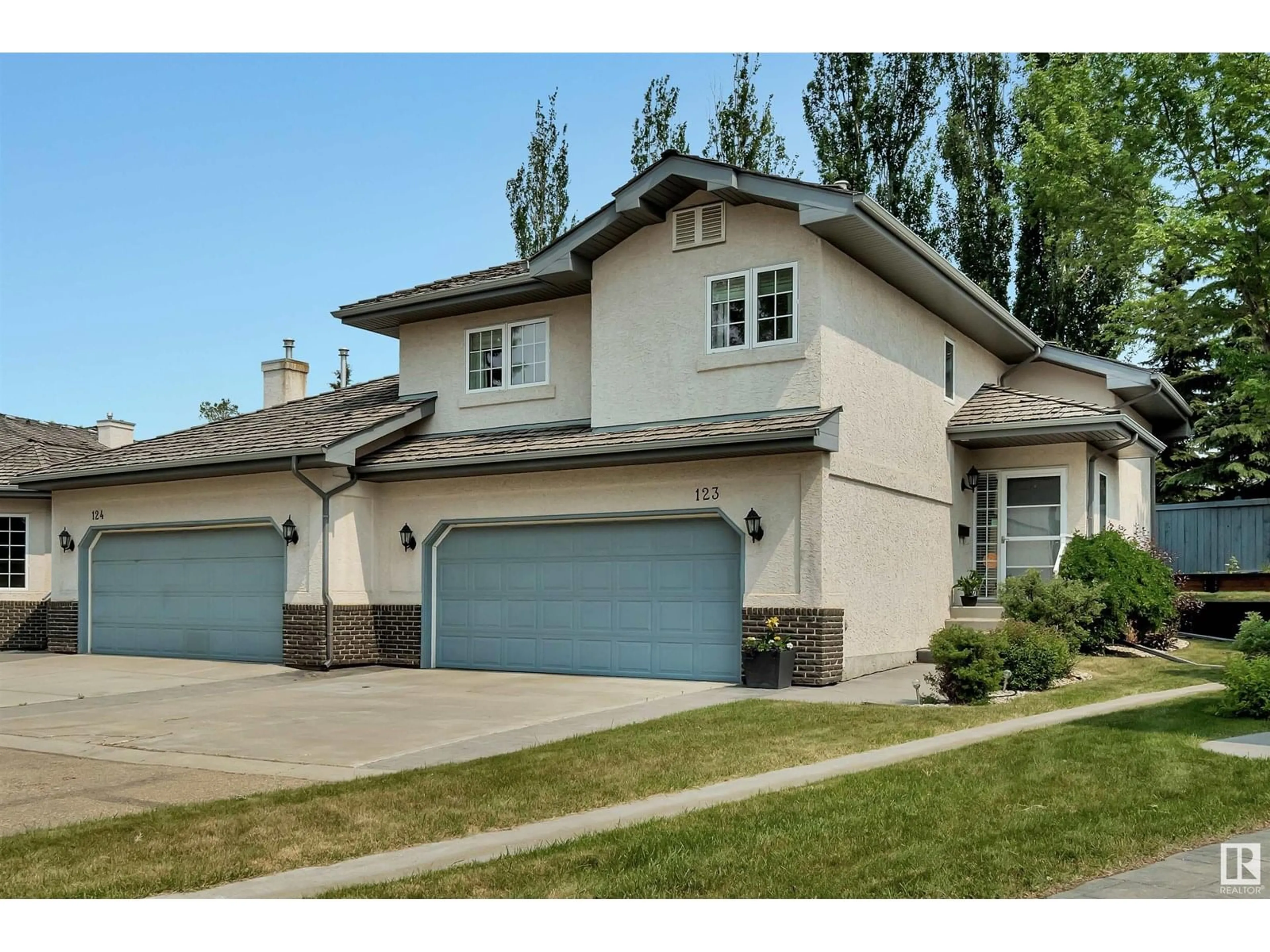 Home with vinyl exterior material, street for 123 215 BLACKBURN E SW, Edmonton Alberta T6W1B9