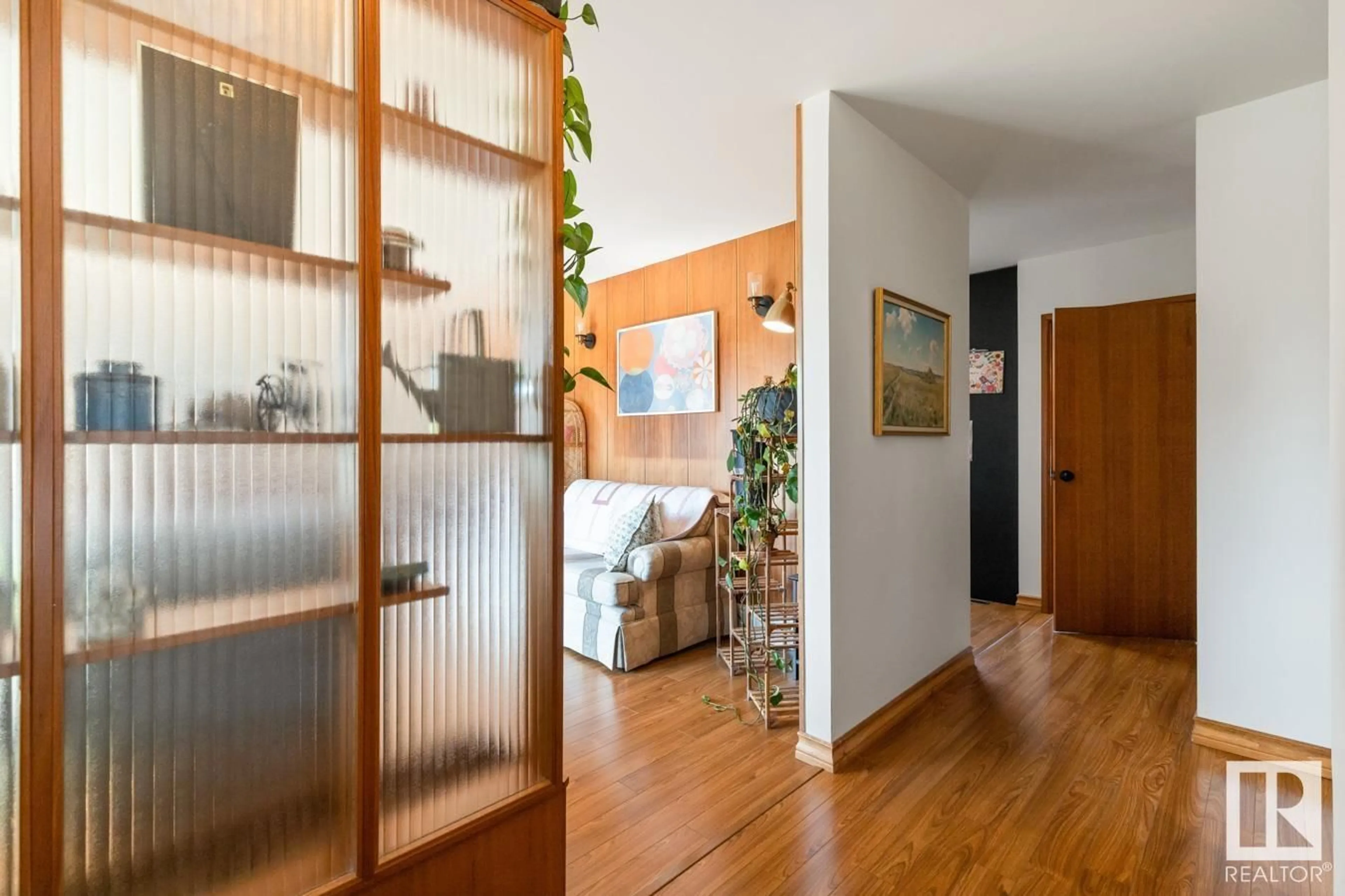 Indoor entryway for 9208 71 ST, Edmonton Alberta T6B1Y2