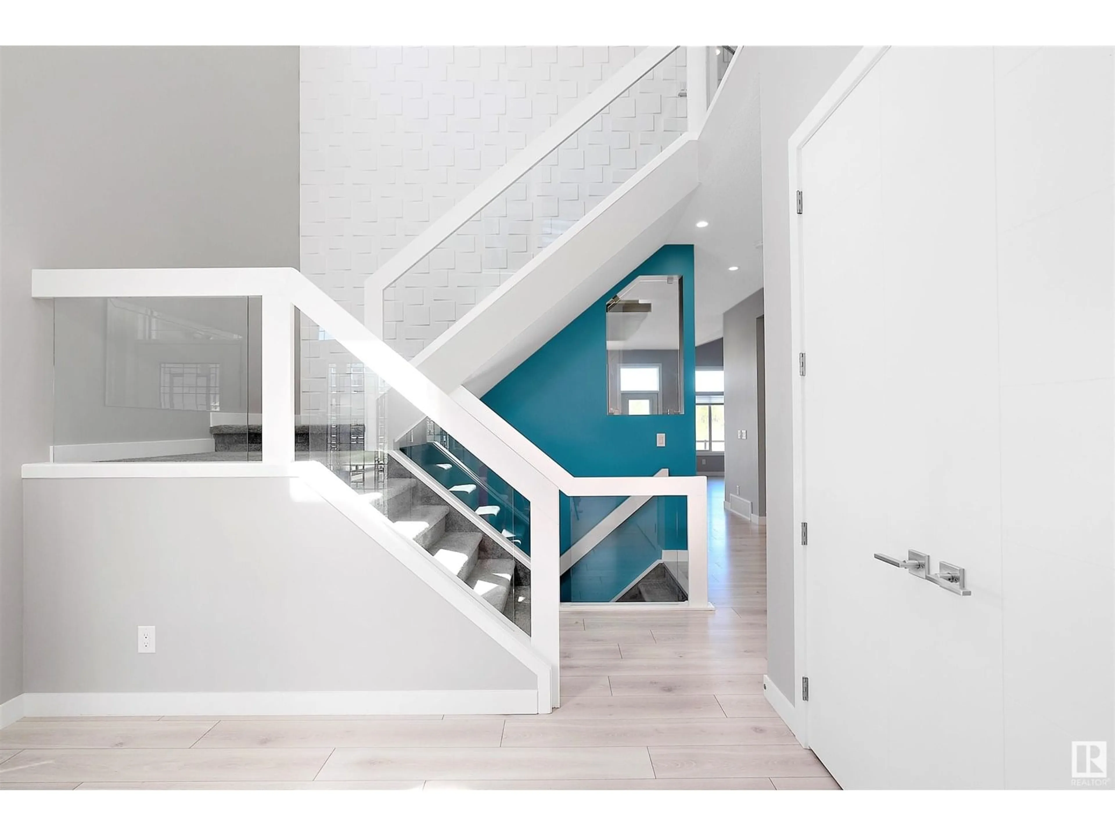 Stairs for 1756 201 ST, Edmonton Alberta T6M0Y1