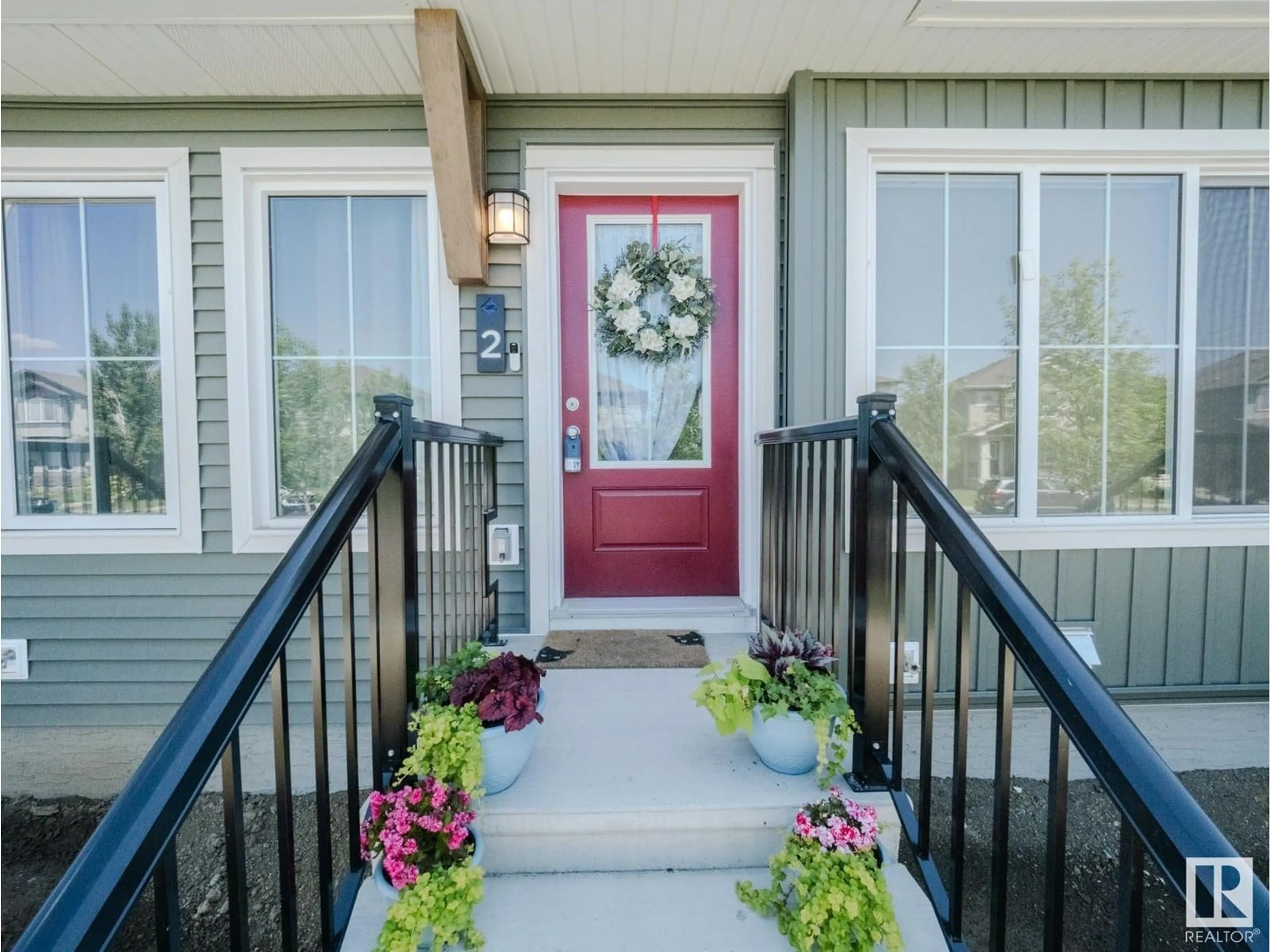 Indoor entryway for #2 - 525 SECORD BV, Edmonton Alberta T5T7V3