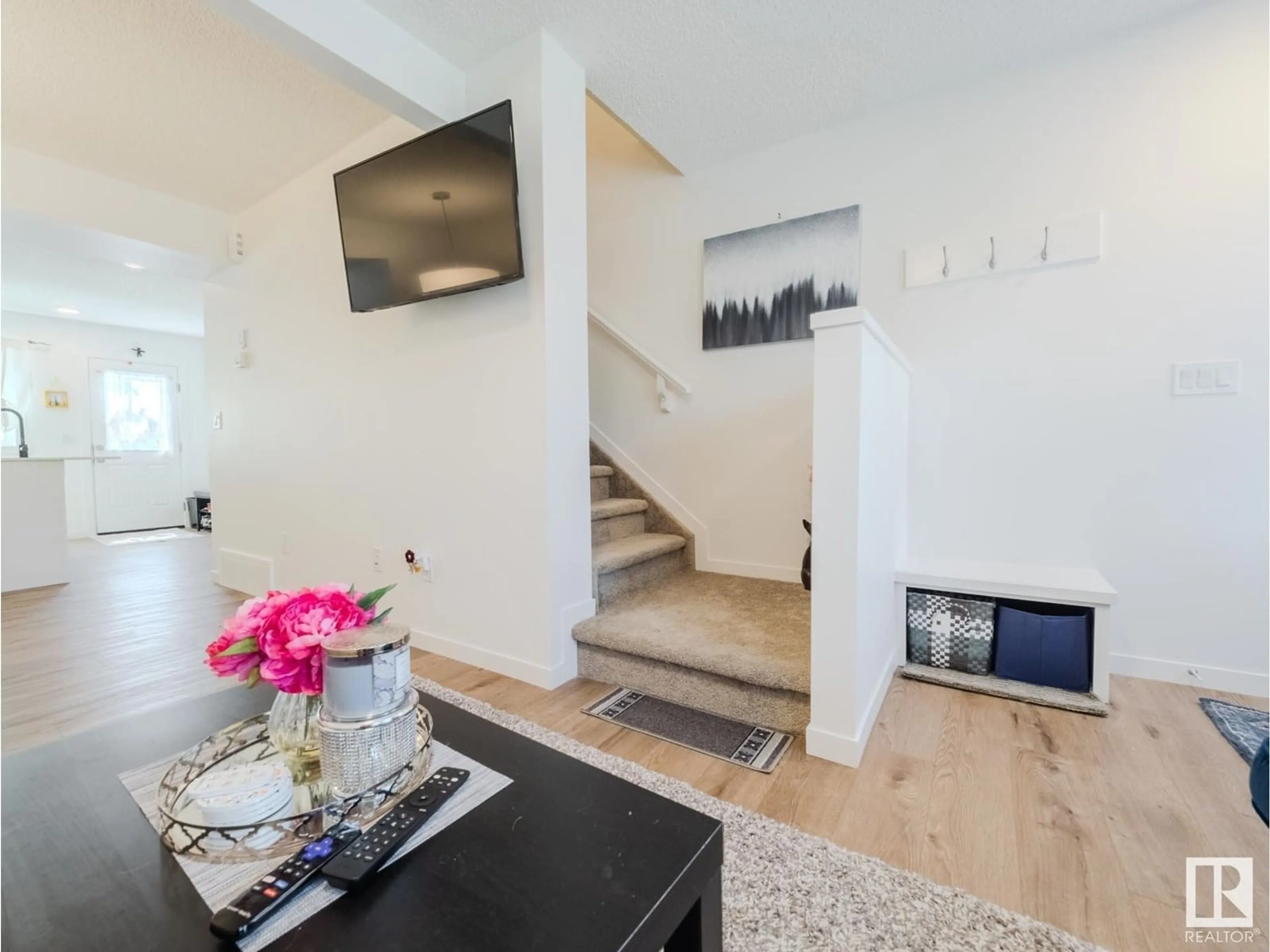 Indoor entryway for #2 - 525 SECORD BV, Edmonton Alberta T5T7V3