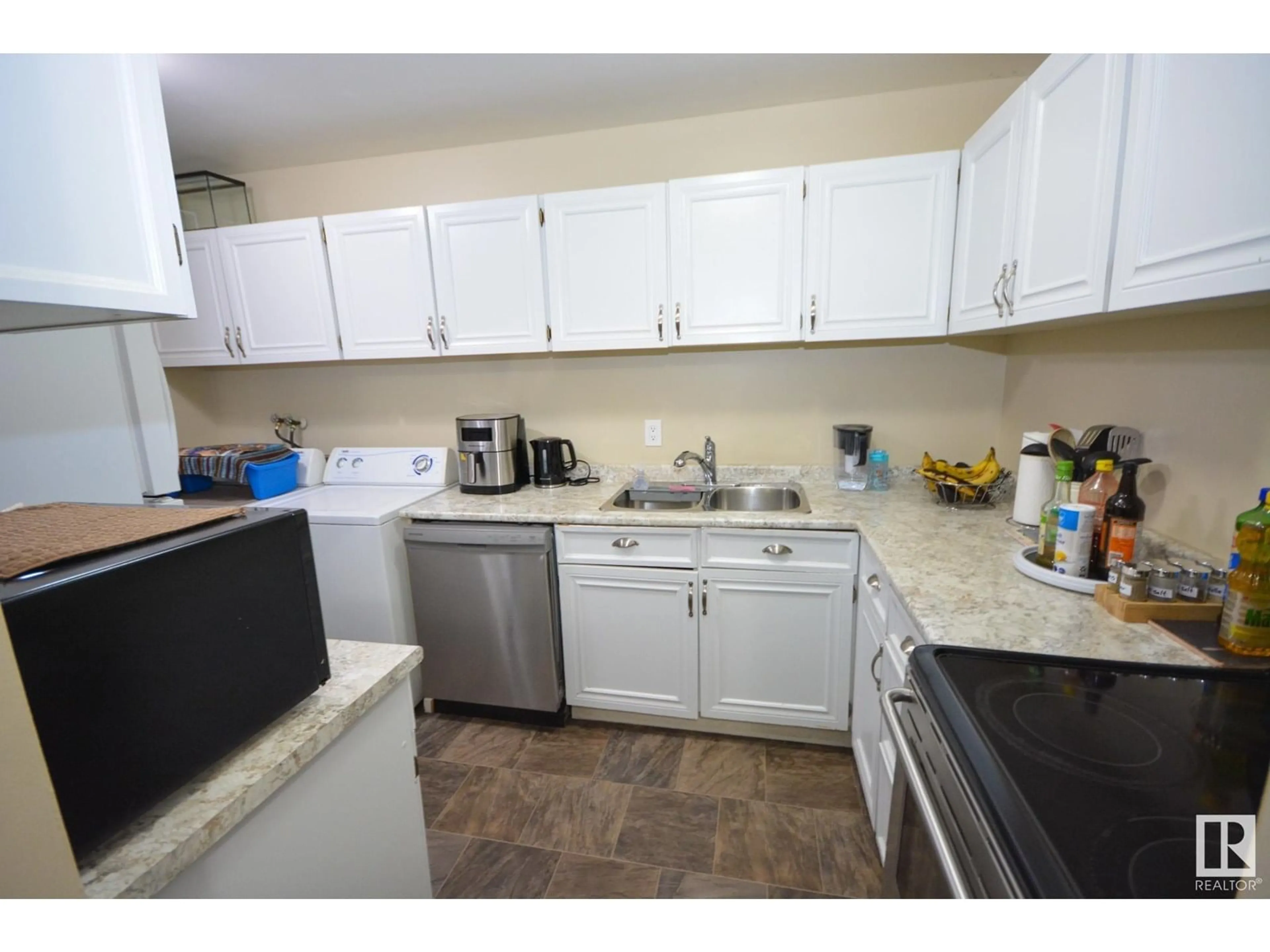 Standard kitchen, unknown for 6032 TUDOR GL, St. Albert Alberta T8N3V4