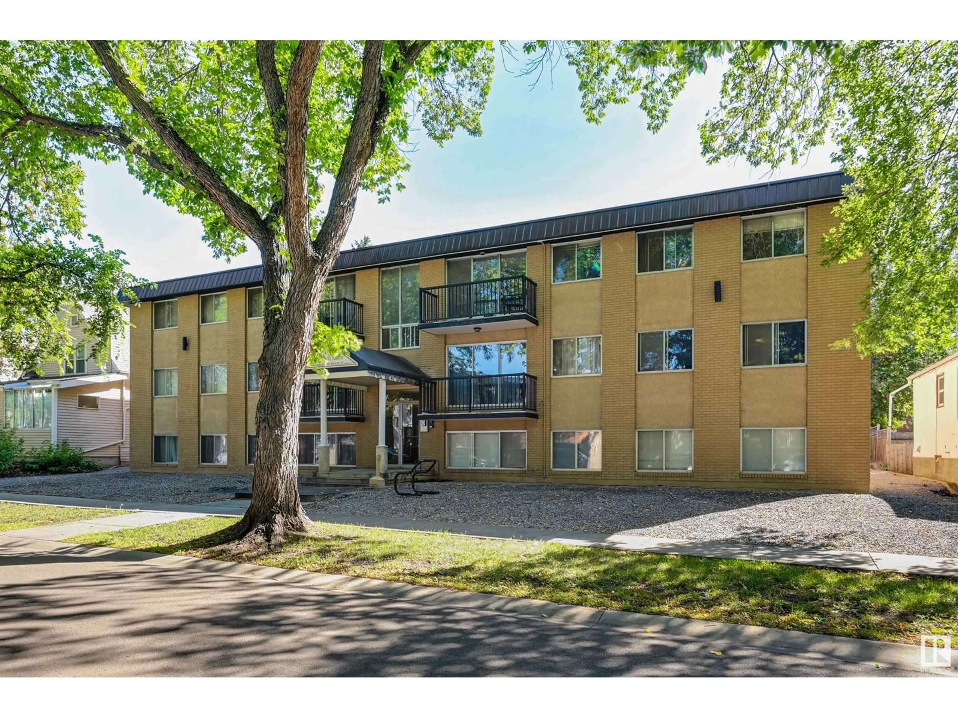 A pic from outside/outdoor area/front of a property/back of a property/a pic from drone, building for 105 - 10621 79 AV, Edmonton Alberta T6E1S2