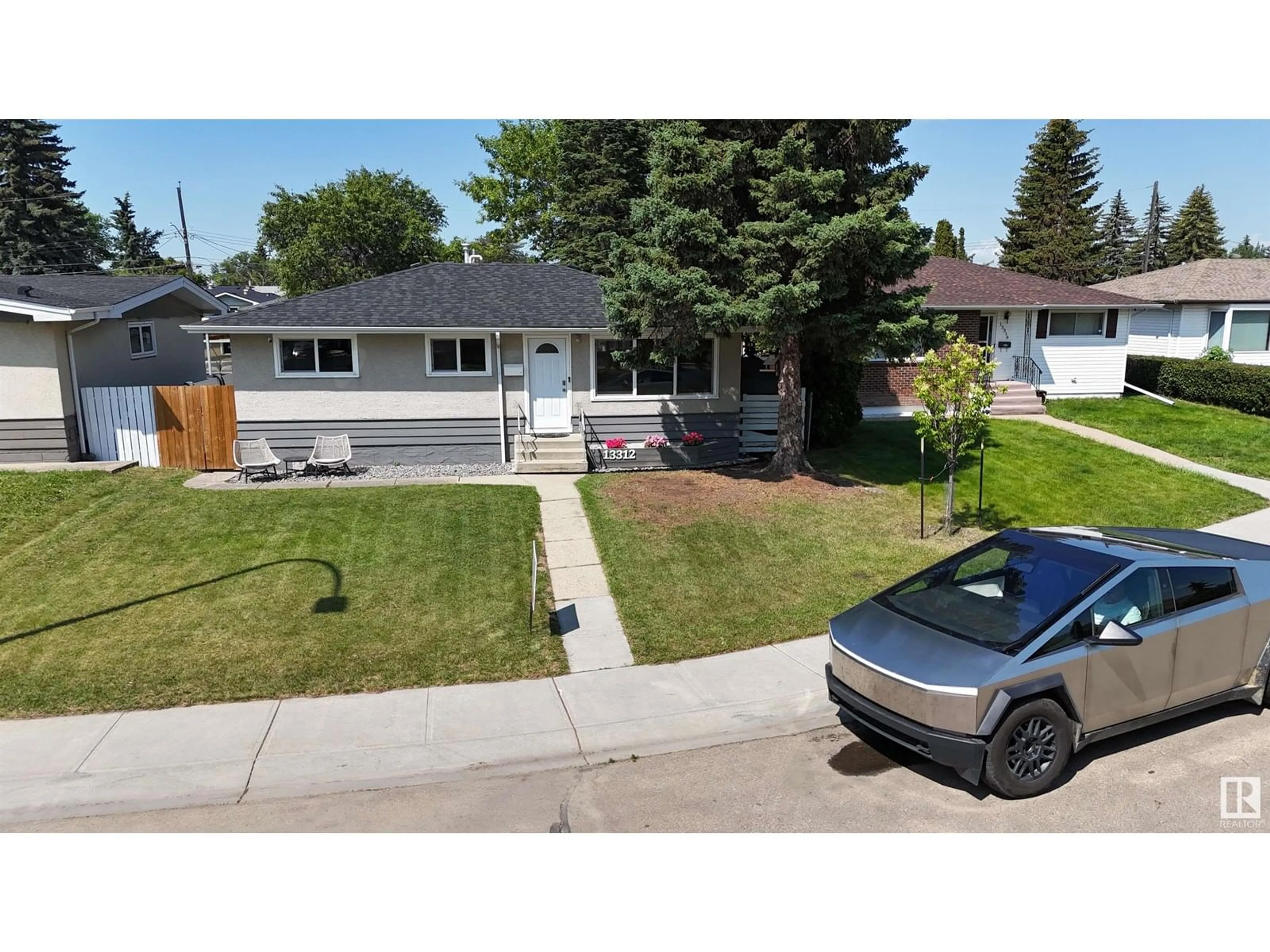 A pic from outside/outdoor area/front of a property/back of a property/a pic from drone, street for 13312 103 ST, Edmonton Alberta T5E4M5