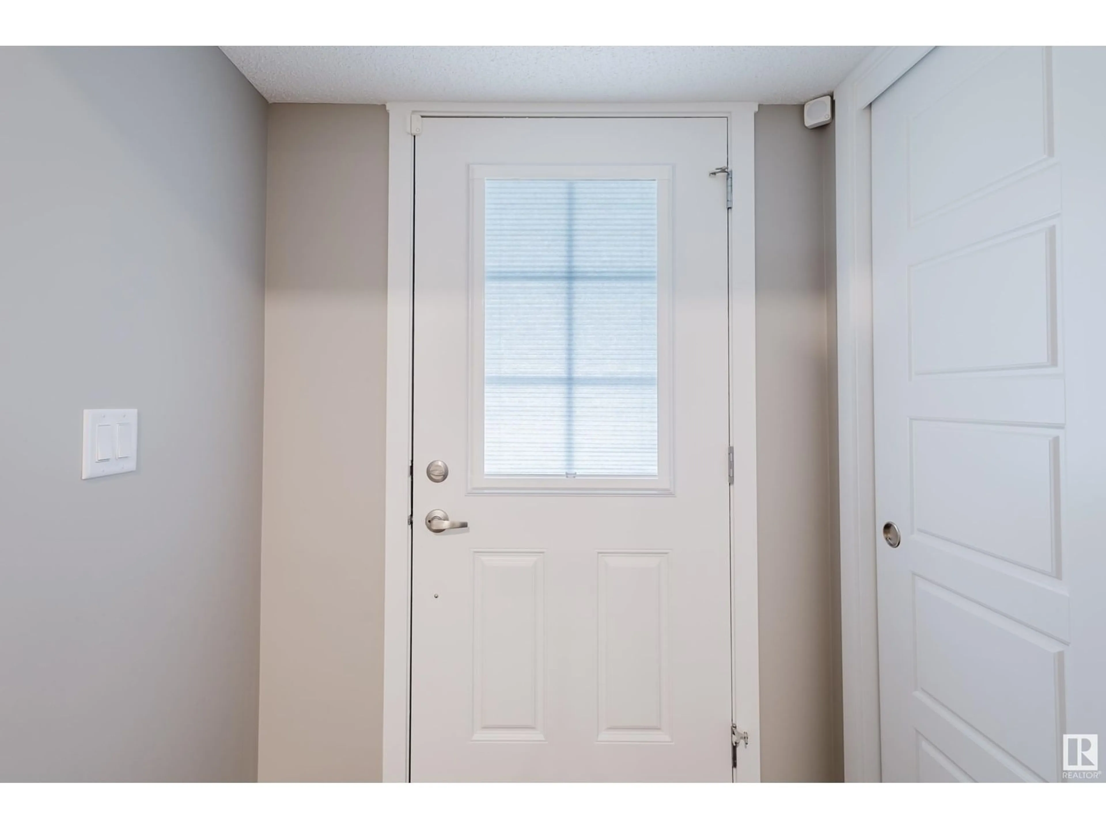 Indoor entryway for 20630 21A AV, Edmonton Alberta T6M1N3