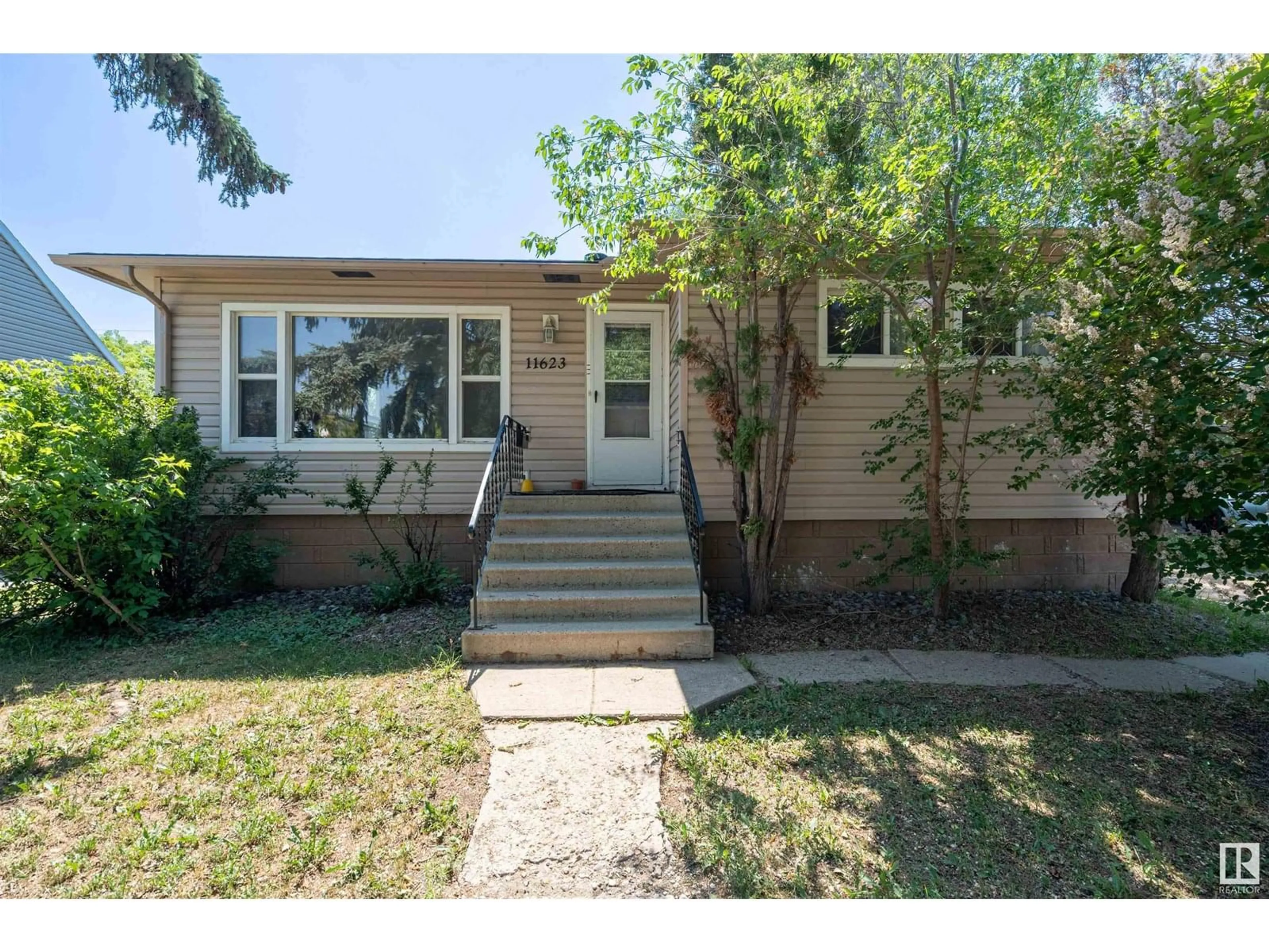 Home with vinyl exterior material, street for 11623 112 AV, Edmonton Alberta T5G0H8