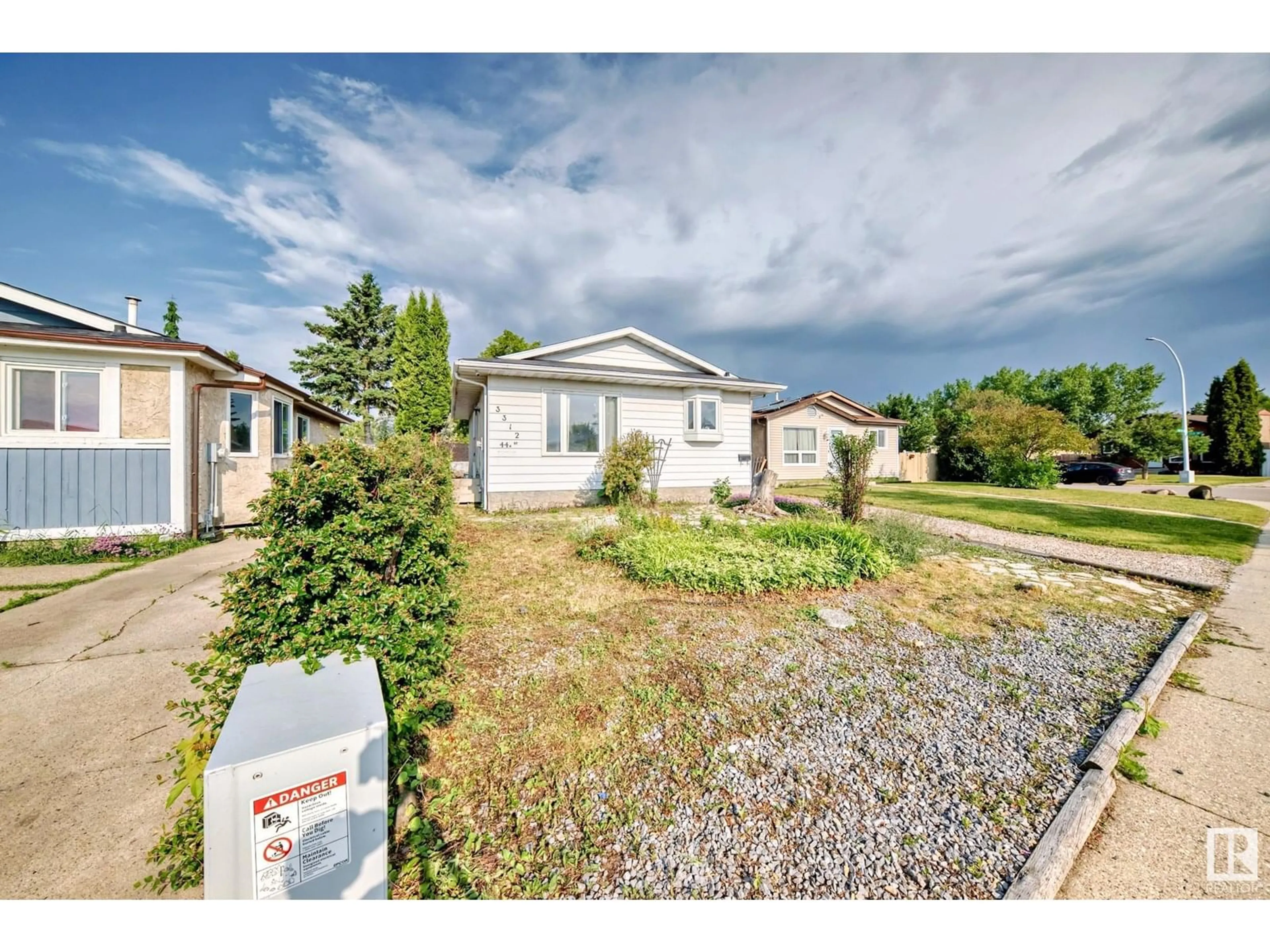 A pic from outside/outdoor area/front of a property/back of a property/a pic from drone, street for 3312 44A ST, Edmonton Alberta T6L4W9