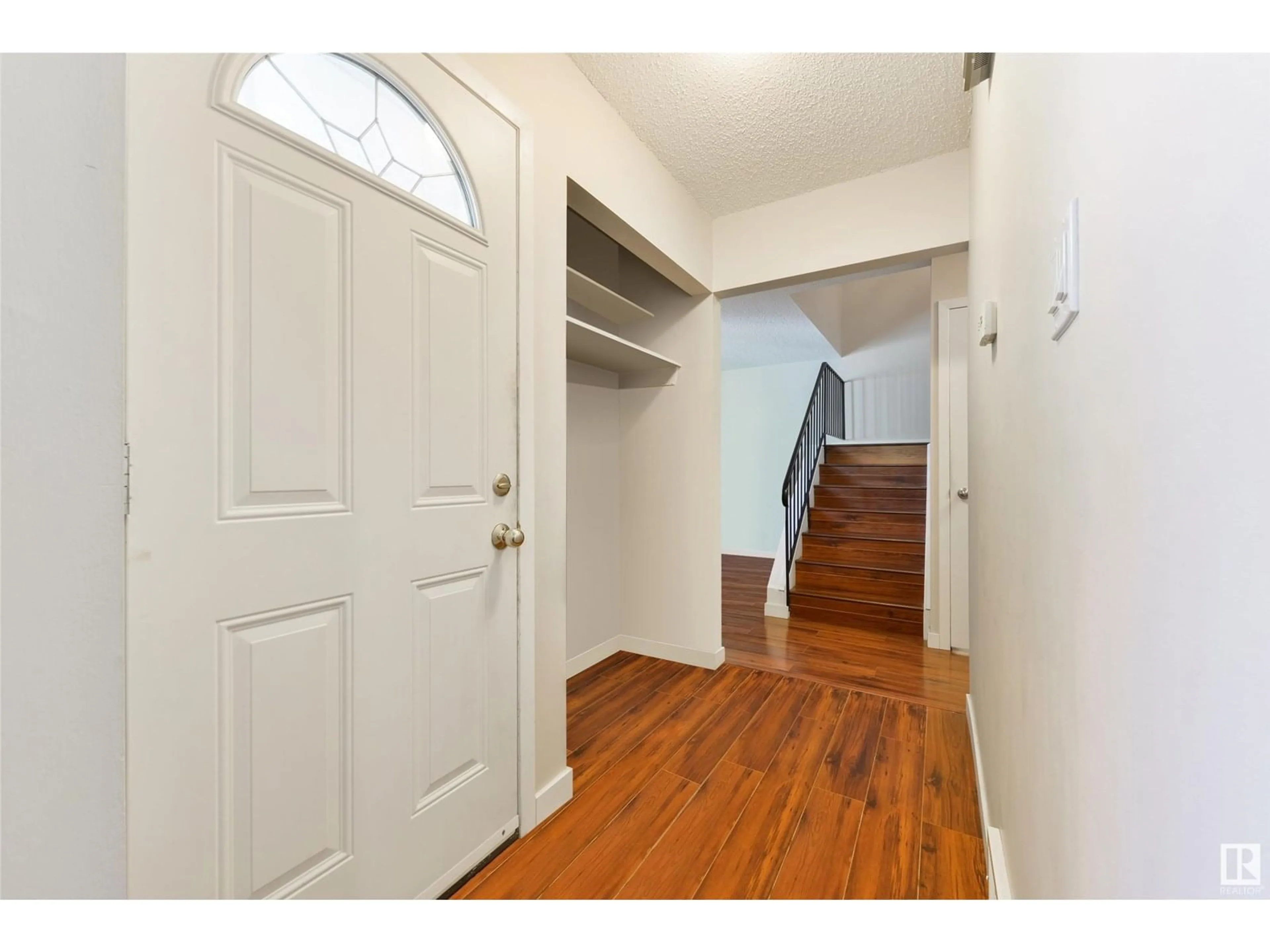 Indoor entryway for #109 - 14707 53 AV, Edmonton Alberta T6H5C9
