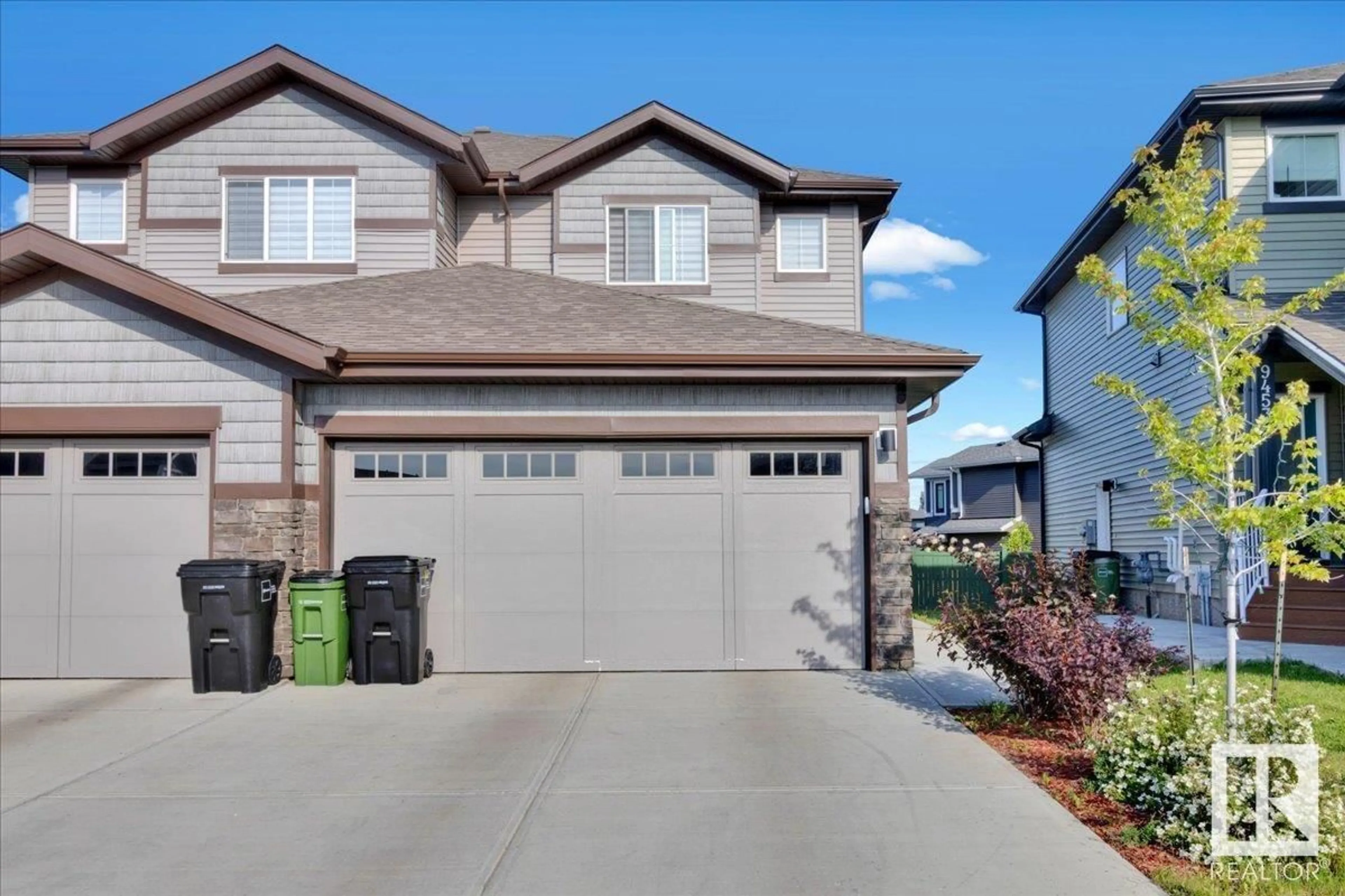 Home with vinyl exterior material, street for NW - 9457 206A ST, Edmonton Alberta T5T7M9