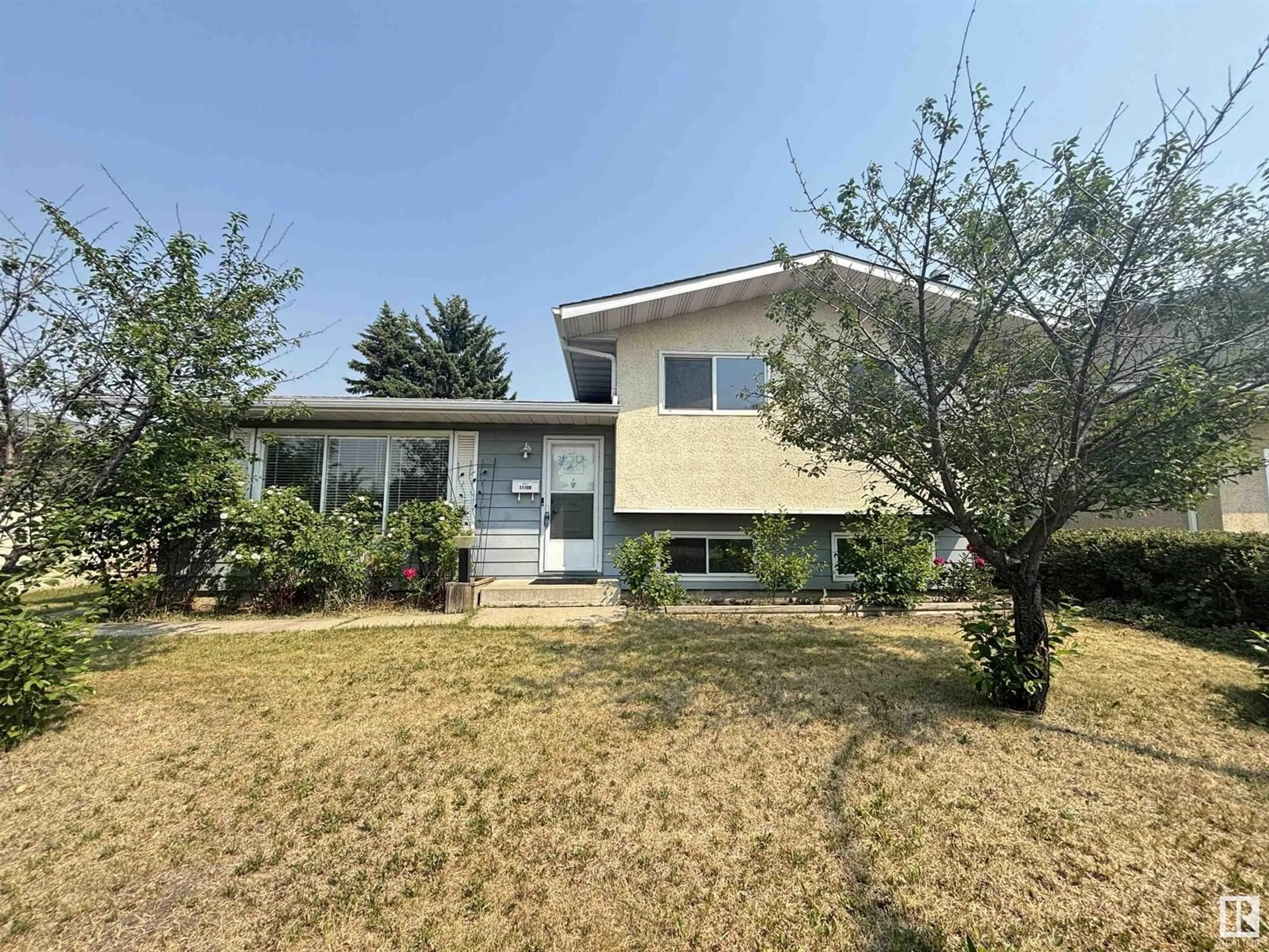 A pic from outside/outdoor area/front of a property/back of a property/a pic from drone, street for 11108 40 AV, Edmonton Alberta T6J0R1