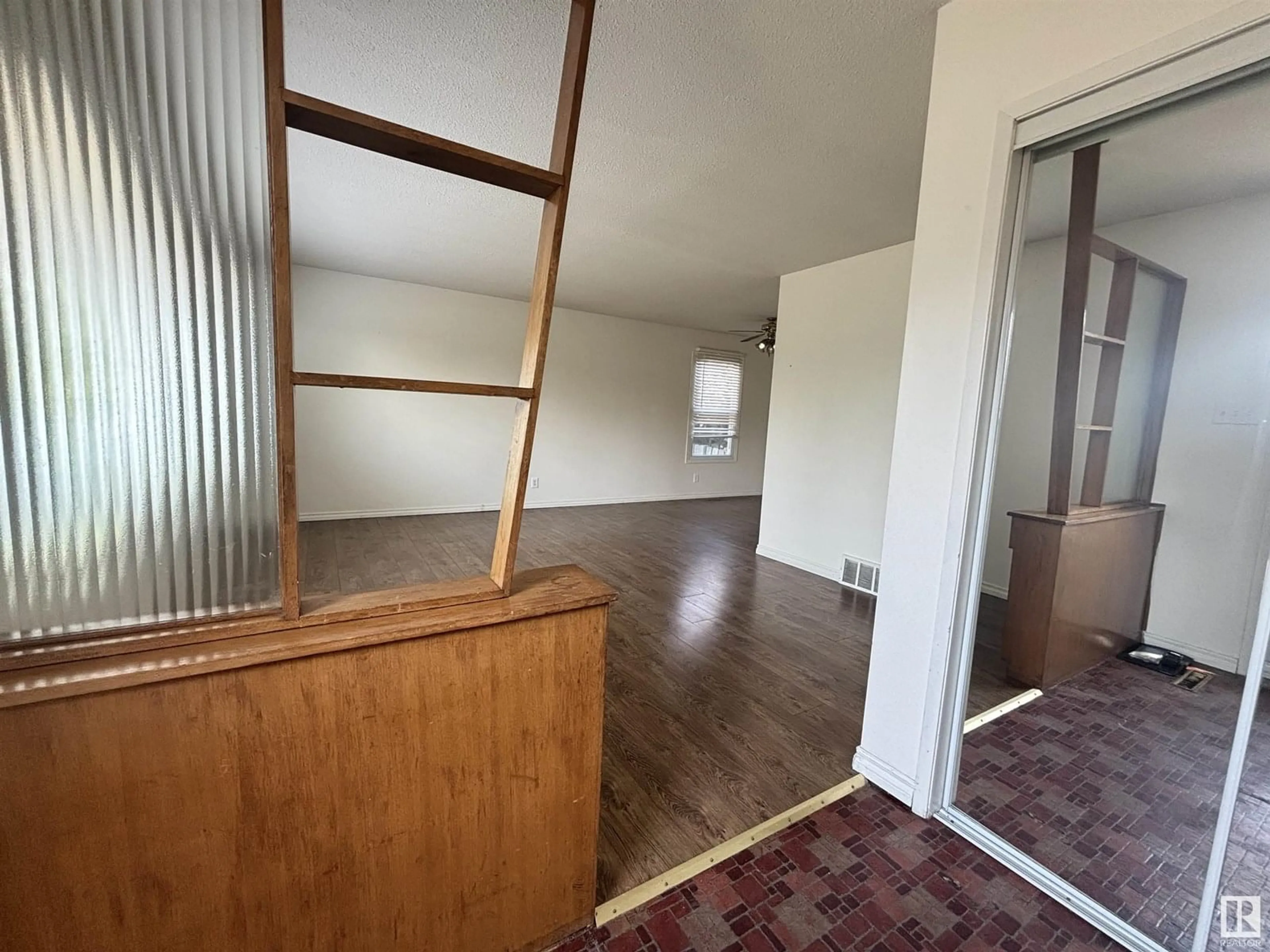 A pic of a room for 11108 40 AV, Edmonton Alberta T6J0R1