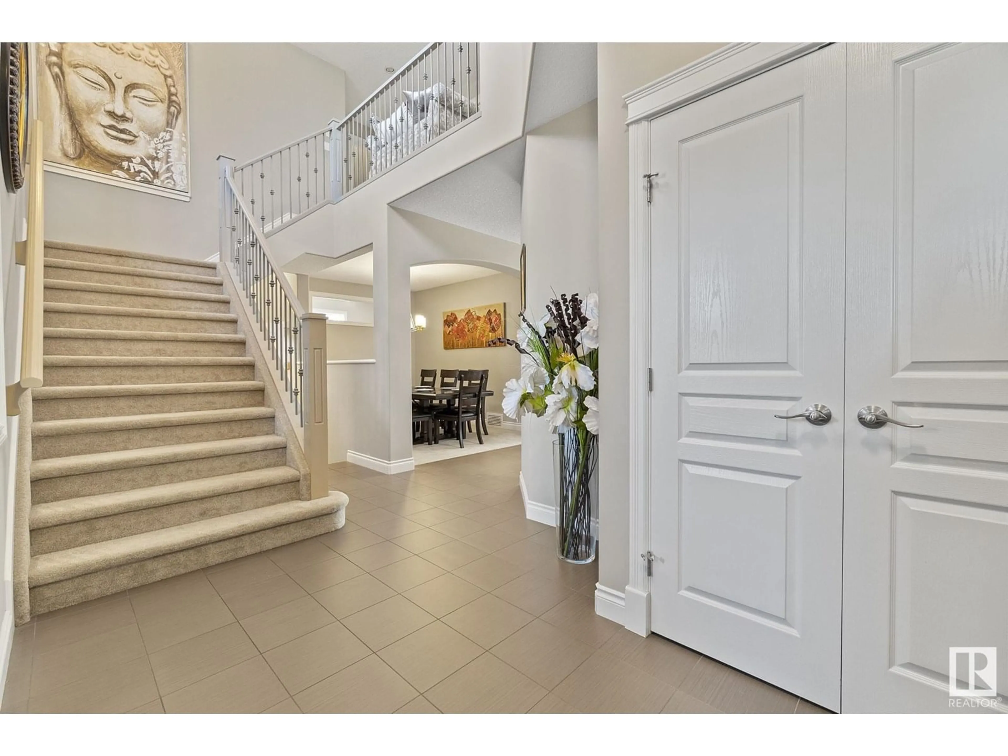 Indoor foyer for 4278 SAVARYN DR, Edmonton Alberta T6X0P4