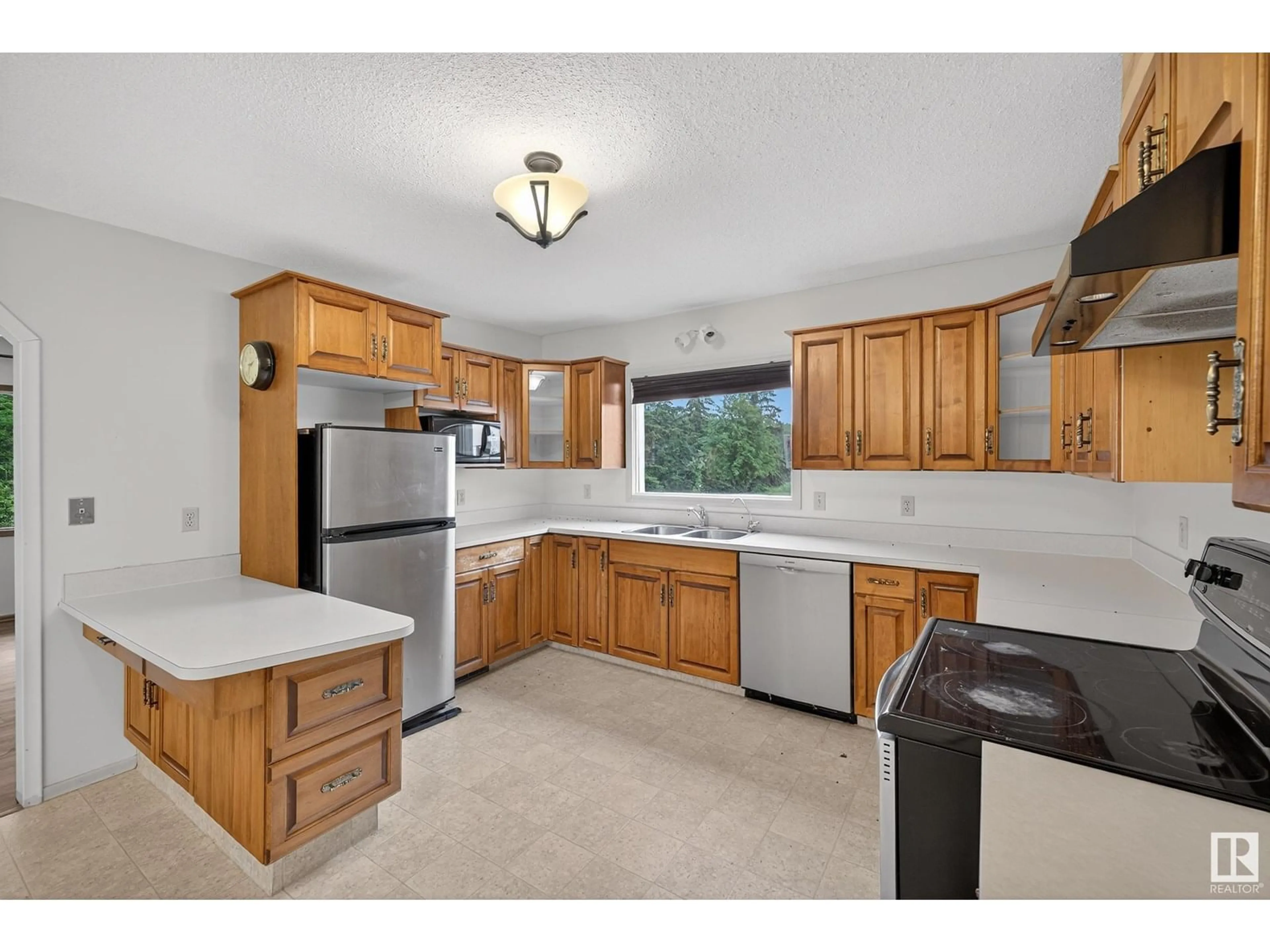 Standard kitchen, ceramic/tile floor for 58228 RANGE ROAD 30, Rural Barrhead County Alberta T7N0N2