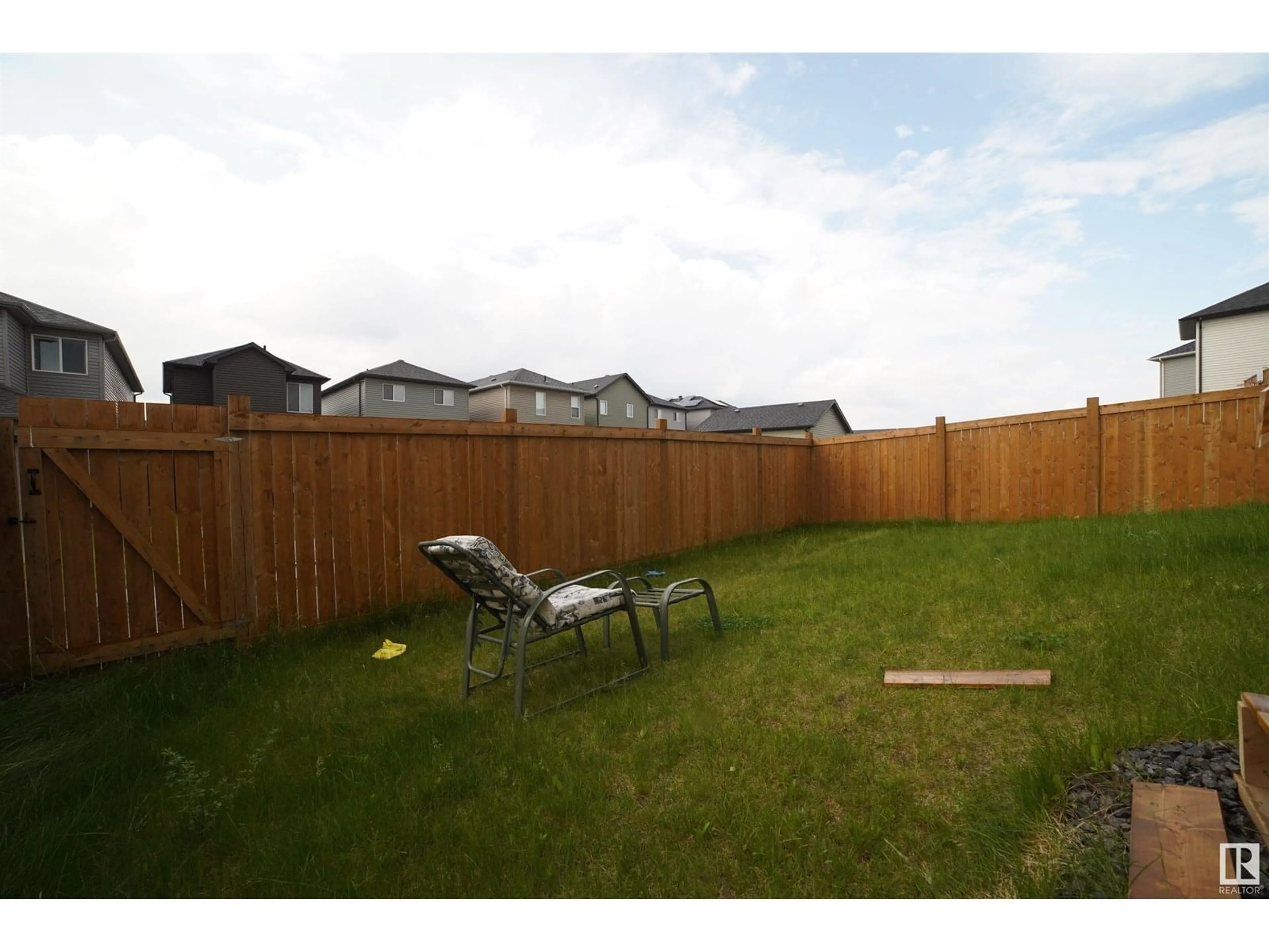 Patio, unknown for 2420 13 AV, Edmonton Alberta T6T2M7