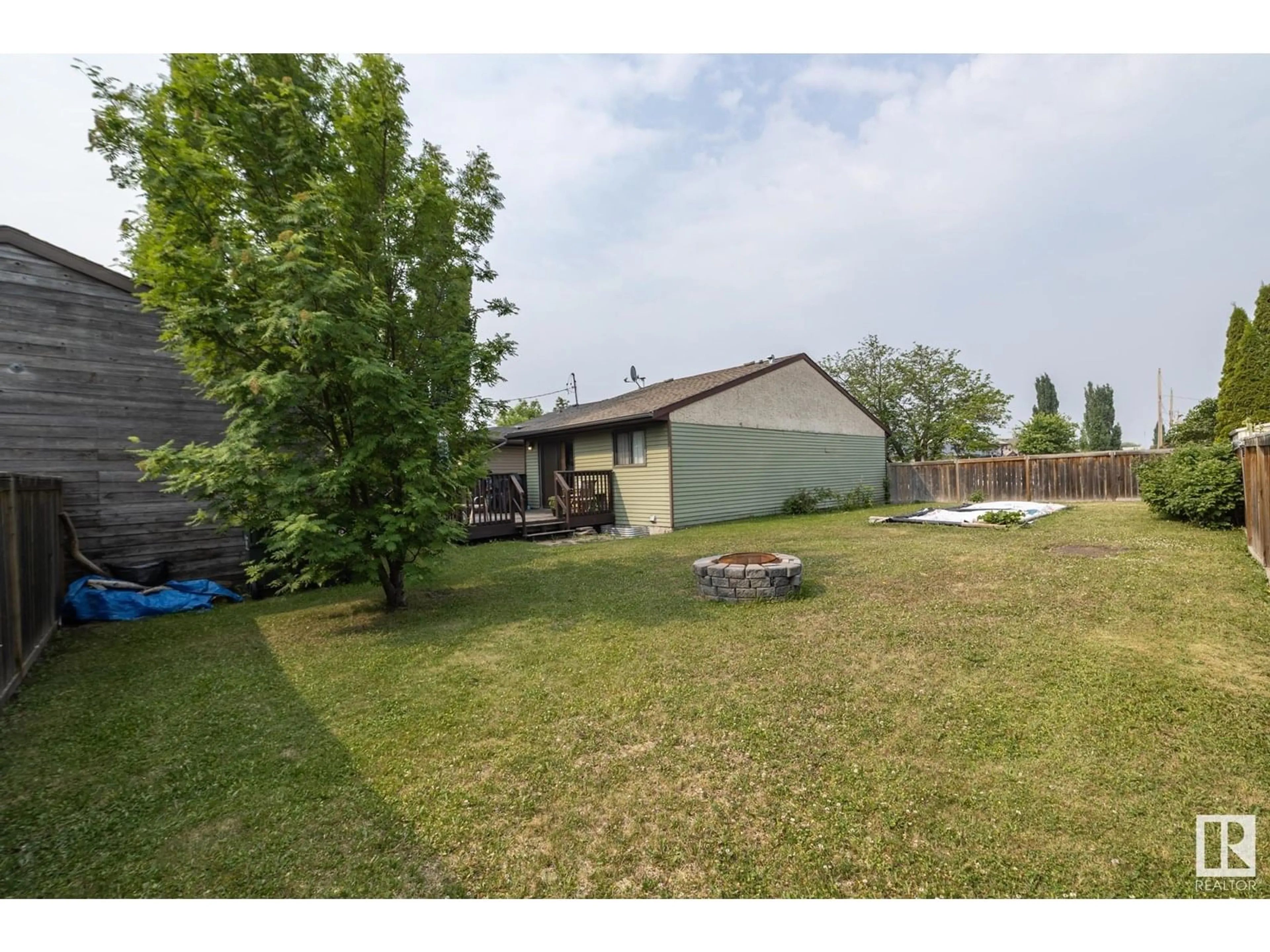 A pic from outside/outdoor area/front of a property/back of a property/a pic from drone, unknown for 44 ERIE ST, Devon Alberta T9G1S8