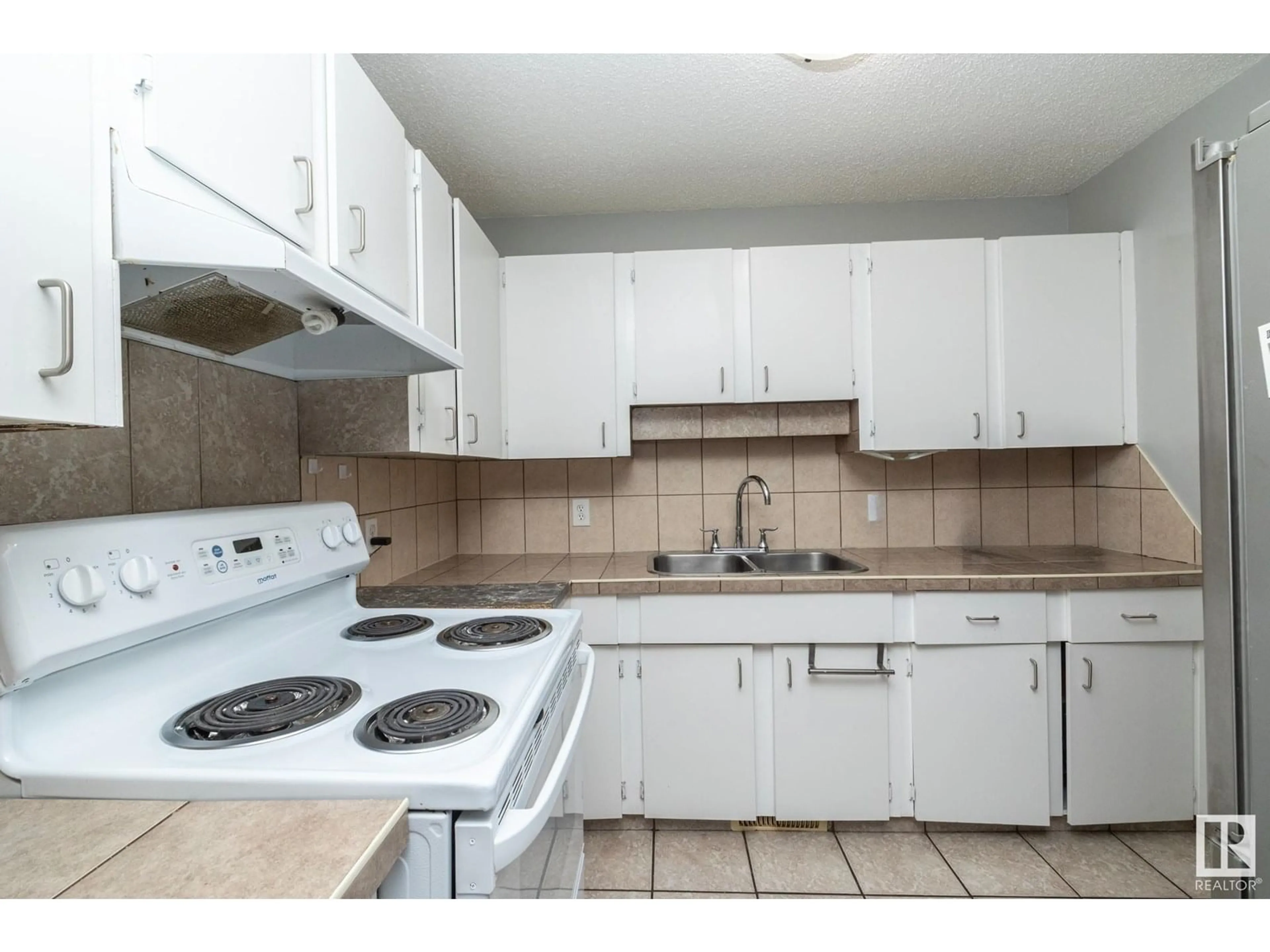 Standard kitchen, unknown for 44 ERIE ST, Devon Alberta T9G1S8